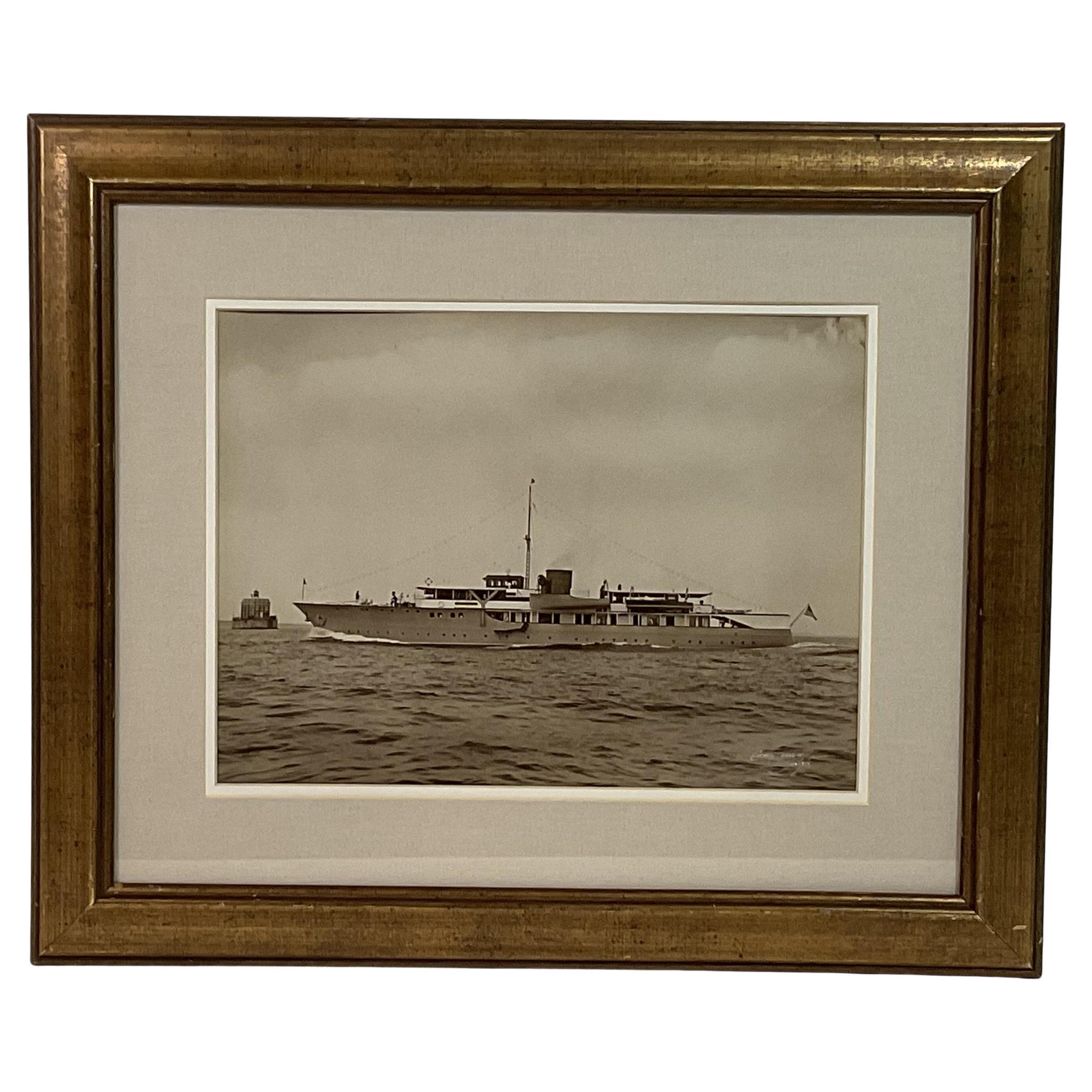 Yacht Lone Star Photo by Edwin Levick of New York en vente