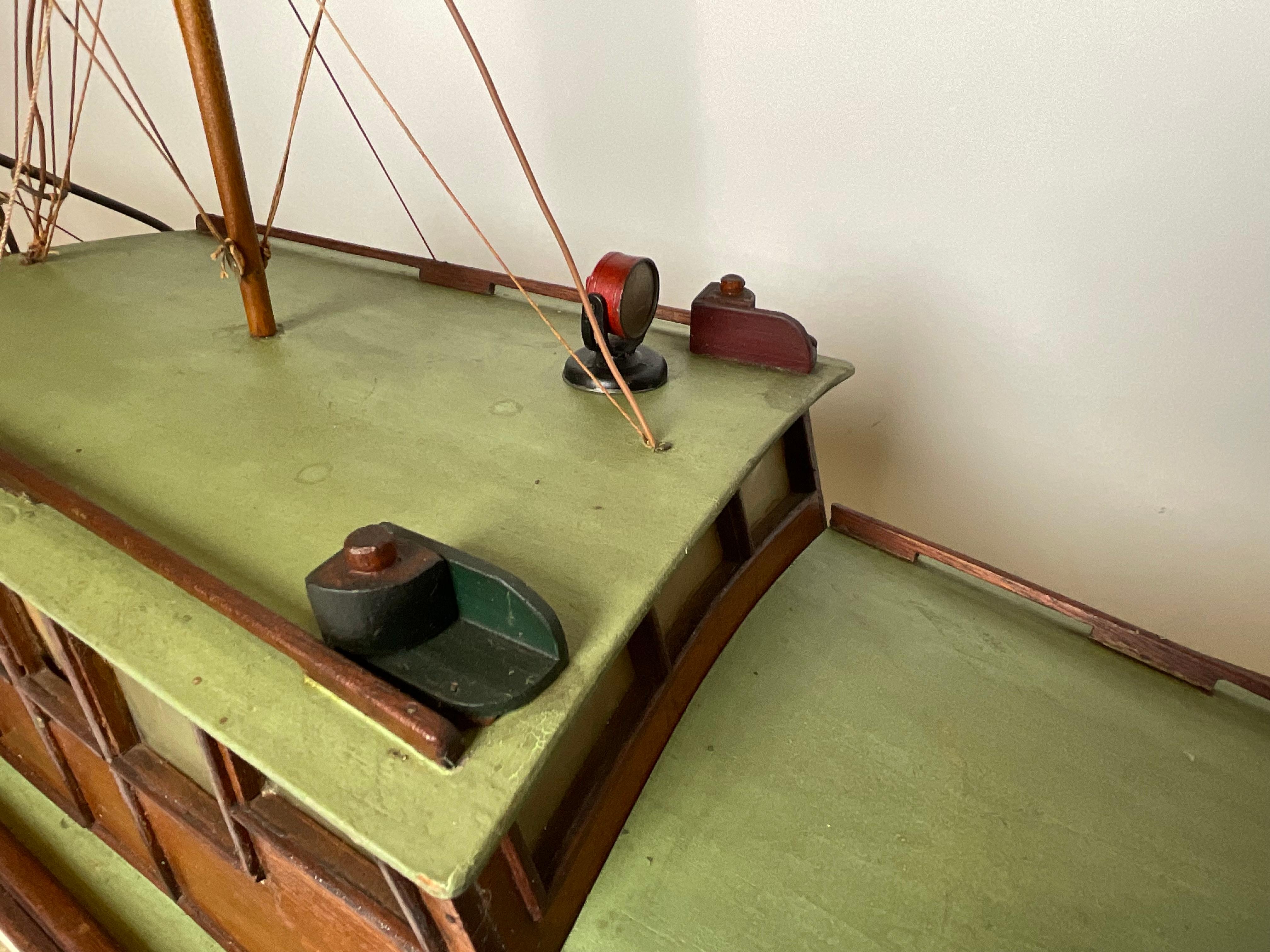 Modèle de bateau du Nellie J de Duxbury en vente 7