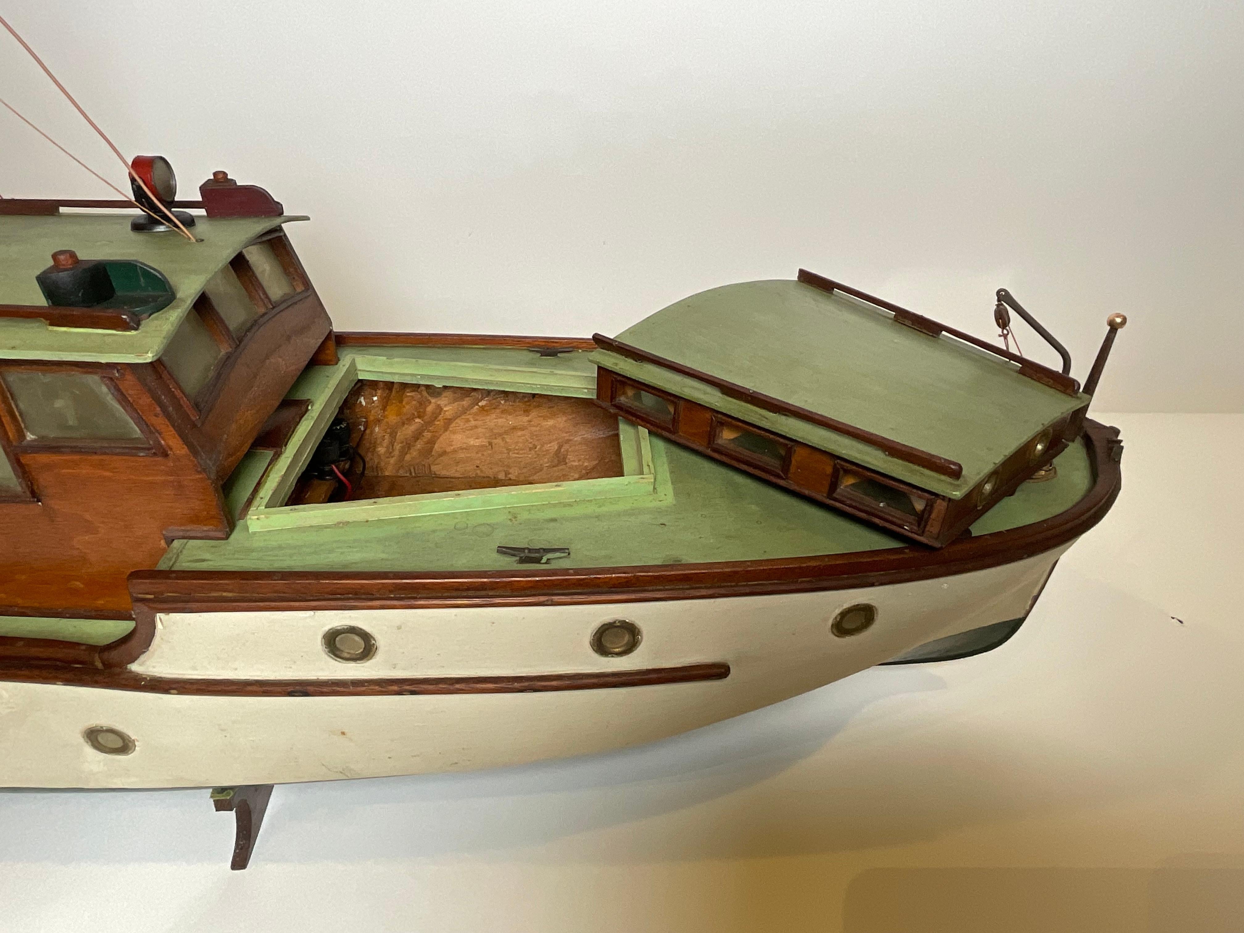 Modèle de bateau du Nellie J de Duxbury en vente 15