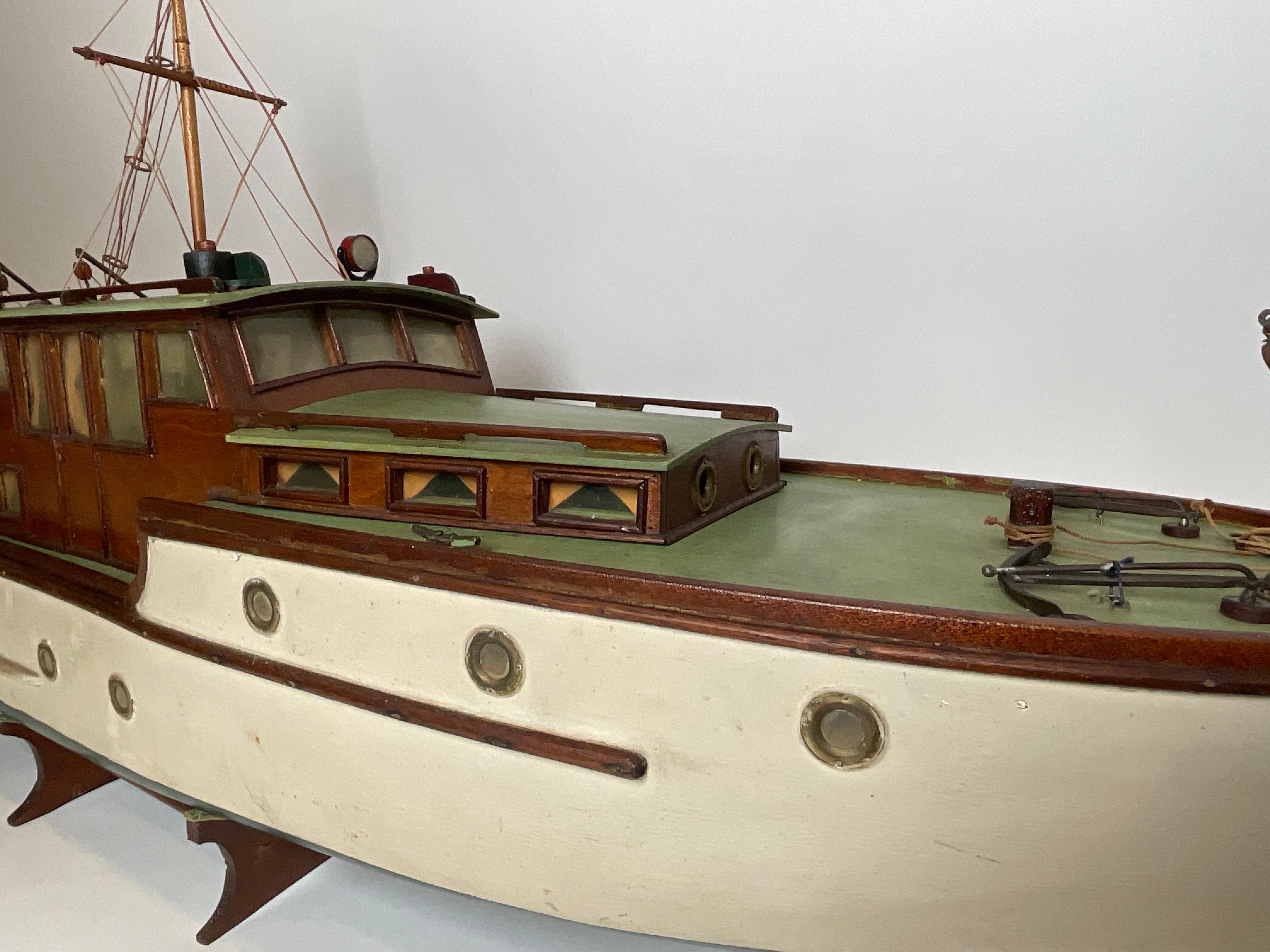 Modèle de bateau du Nellie J de Duxbury en vente 1