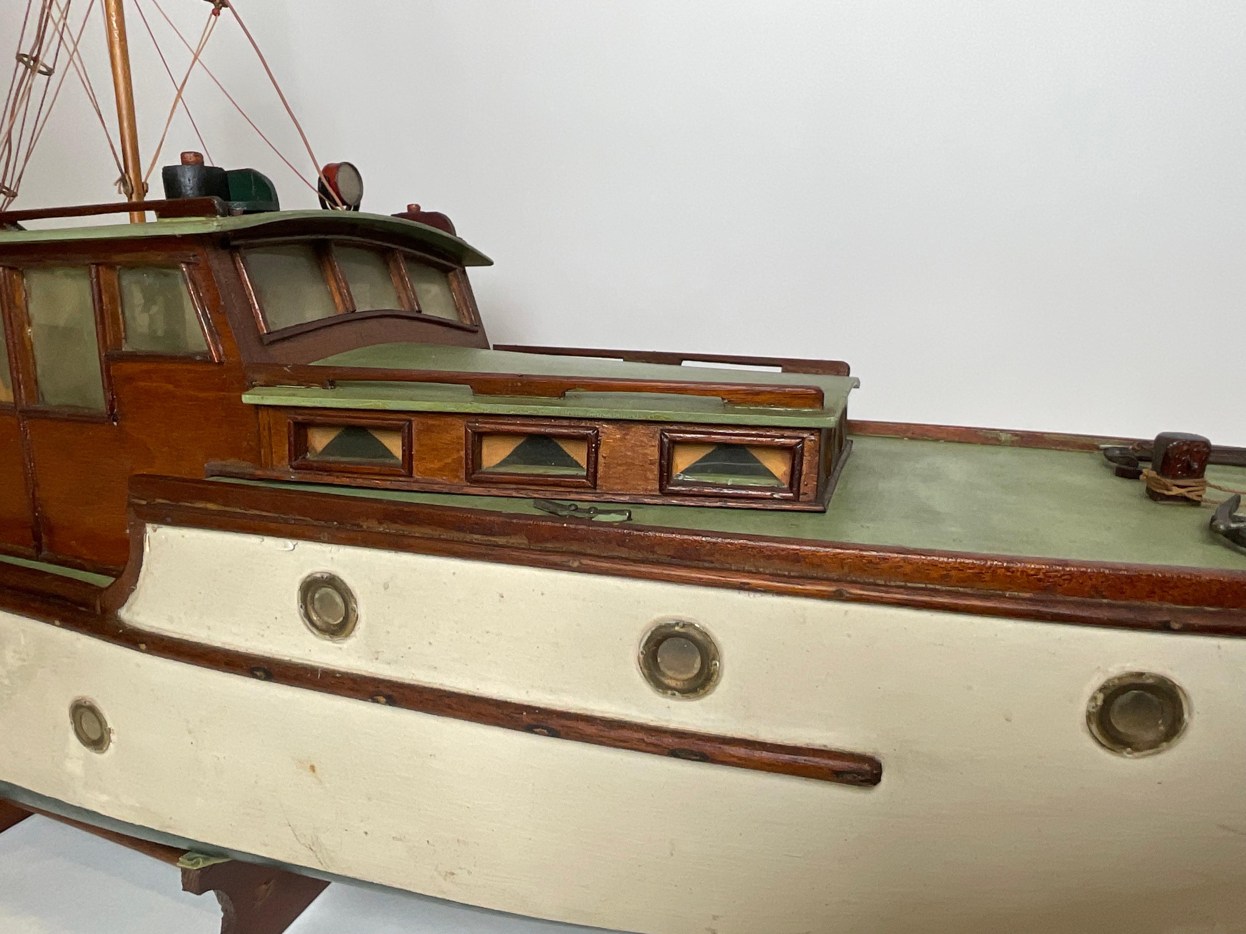 Modèle de bateau du Nellie J de Duxbury en vente 2