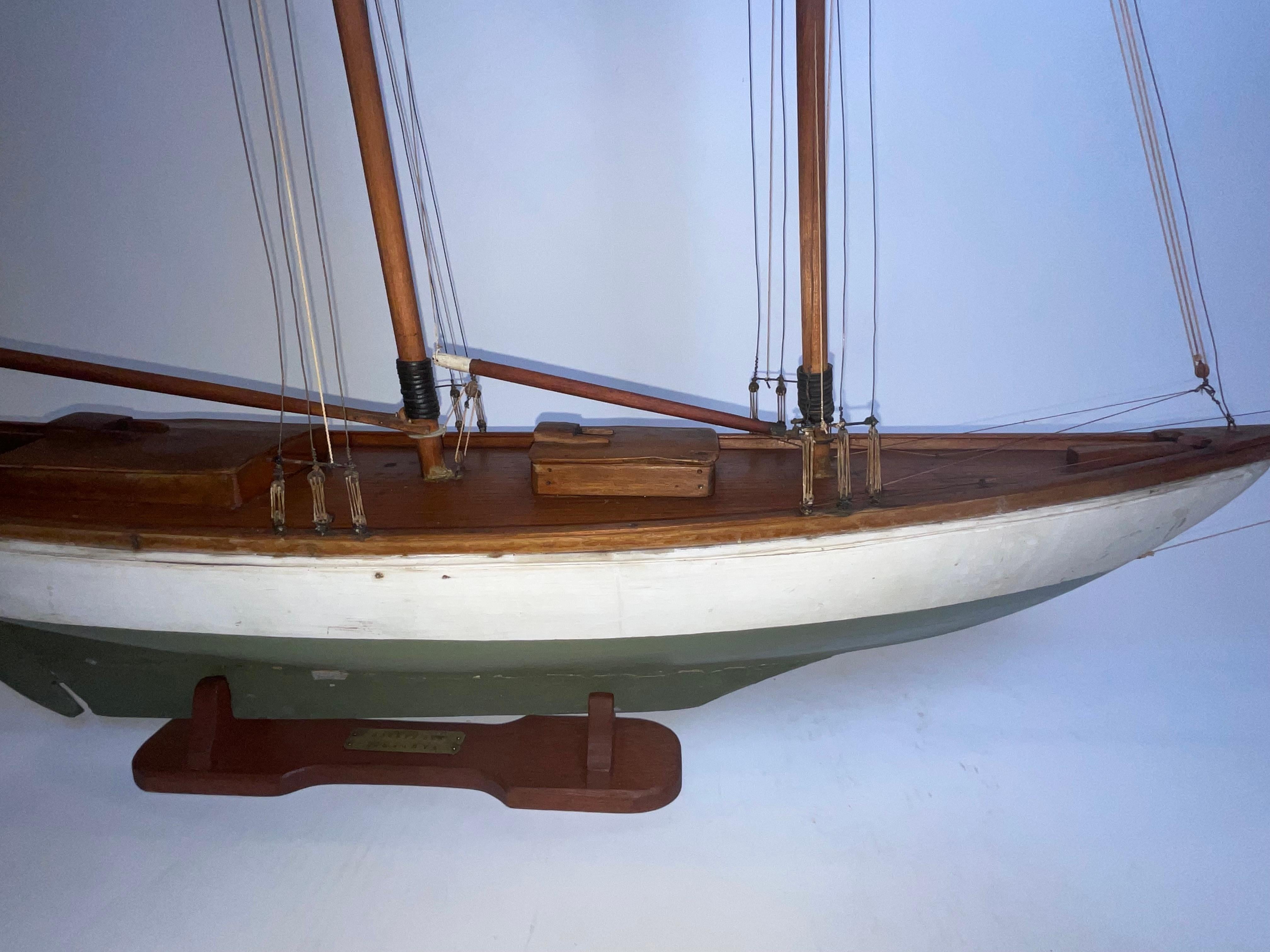Legno Modello di yacht della goletta Wanderer in vendita