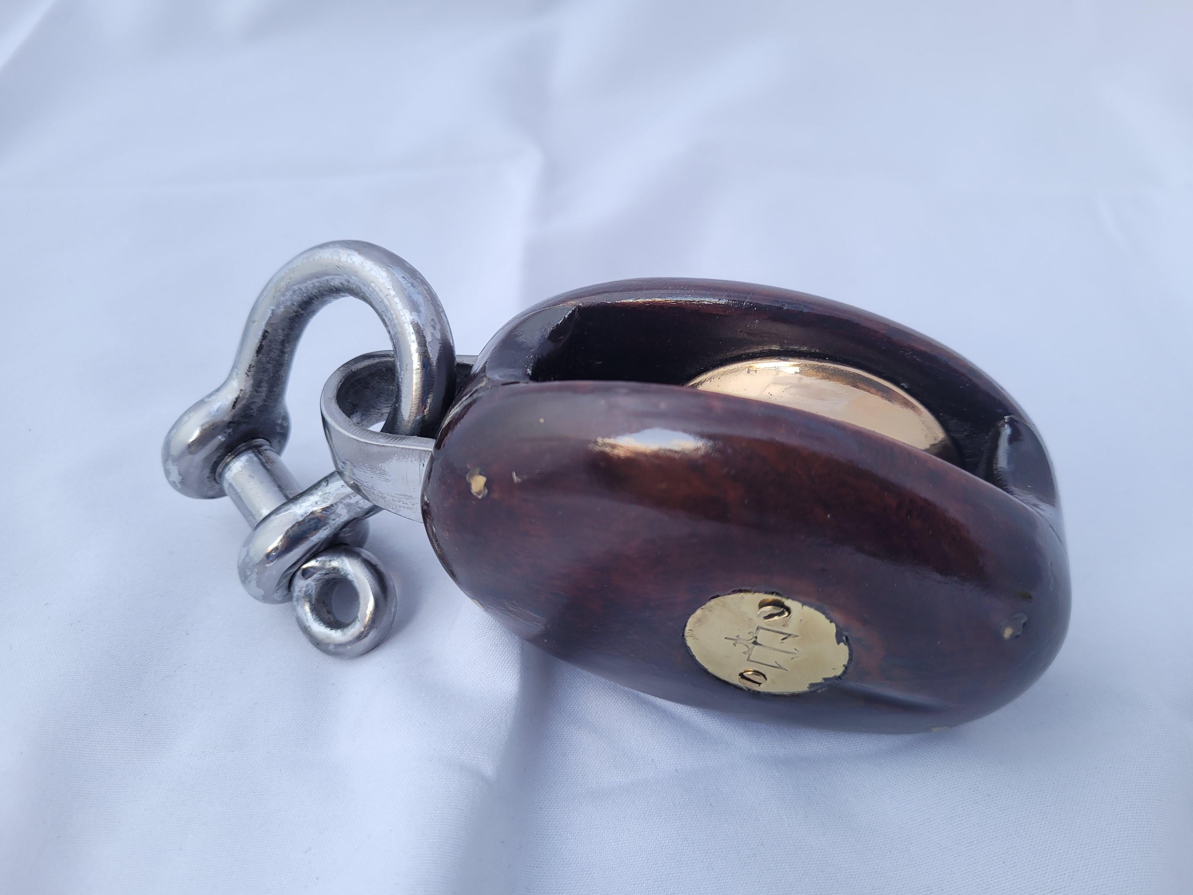 Early 20th Century Yacht Pulley of Rosewood and Brass For Sale