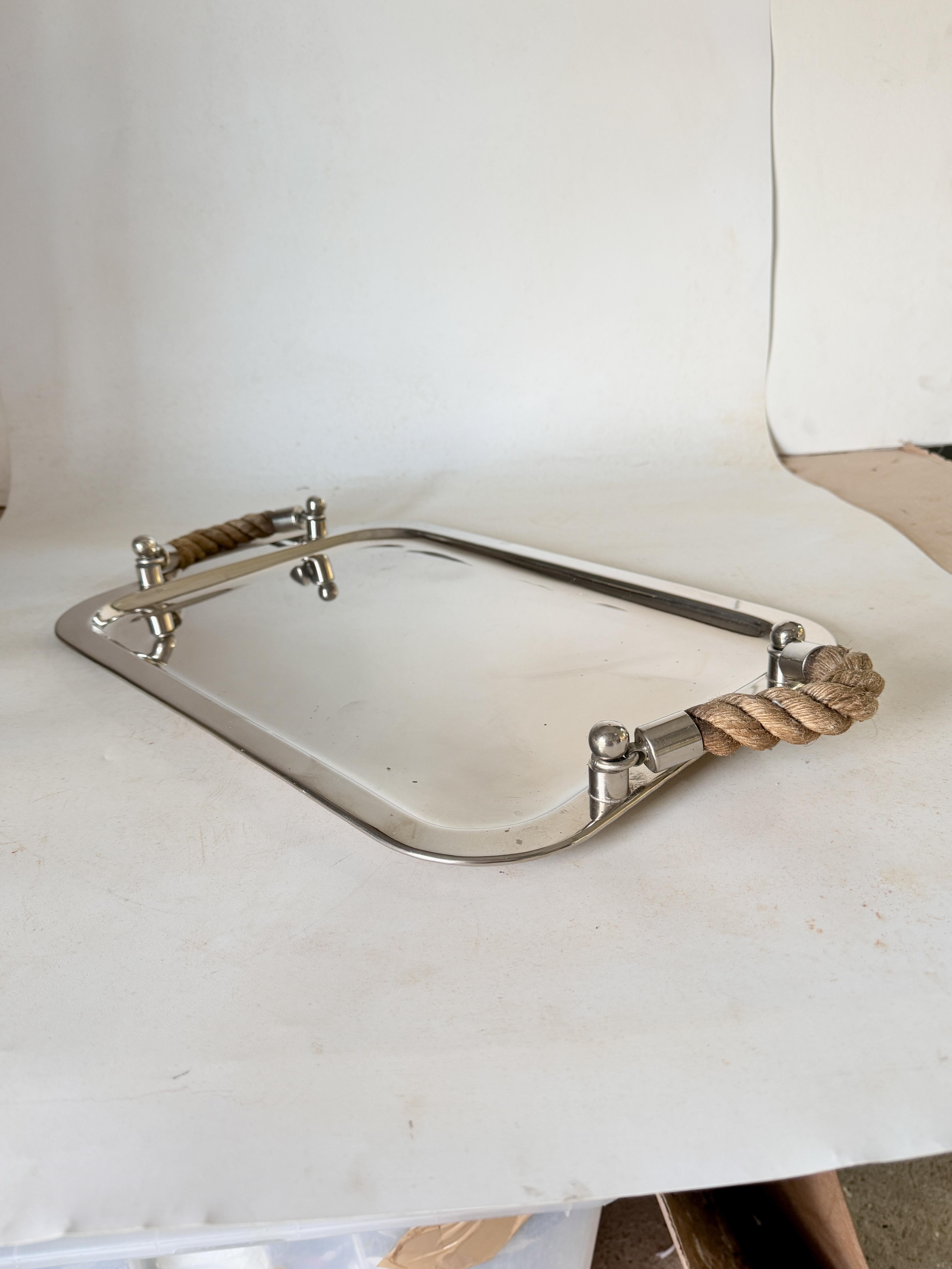 Beautiful High Quality Chrome tray with its Handles in Rope. It is Silver in color and dates from the 1970s. It is a Platter that was made in Italy with very good manufacturing quality.
Boat Atmosphere, Yachting Style.