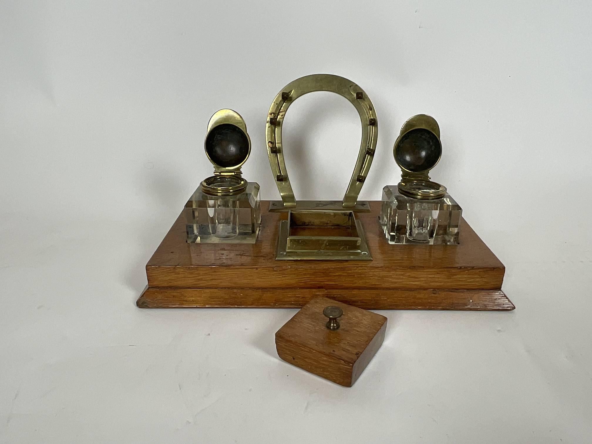Ottone Set da scrivania del velista e cavaliere Arthur Curtiss James in vendita