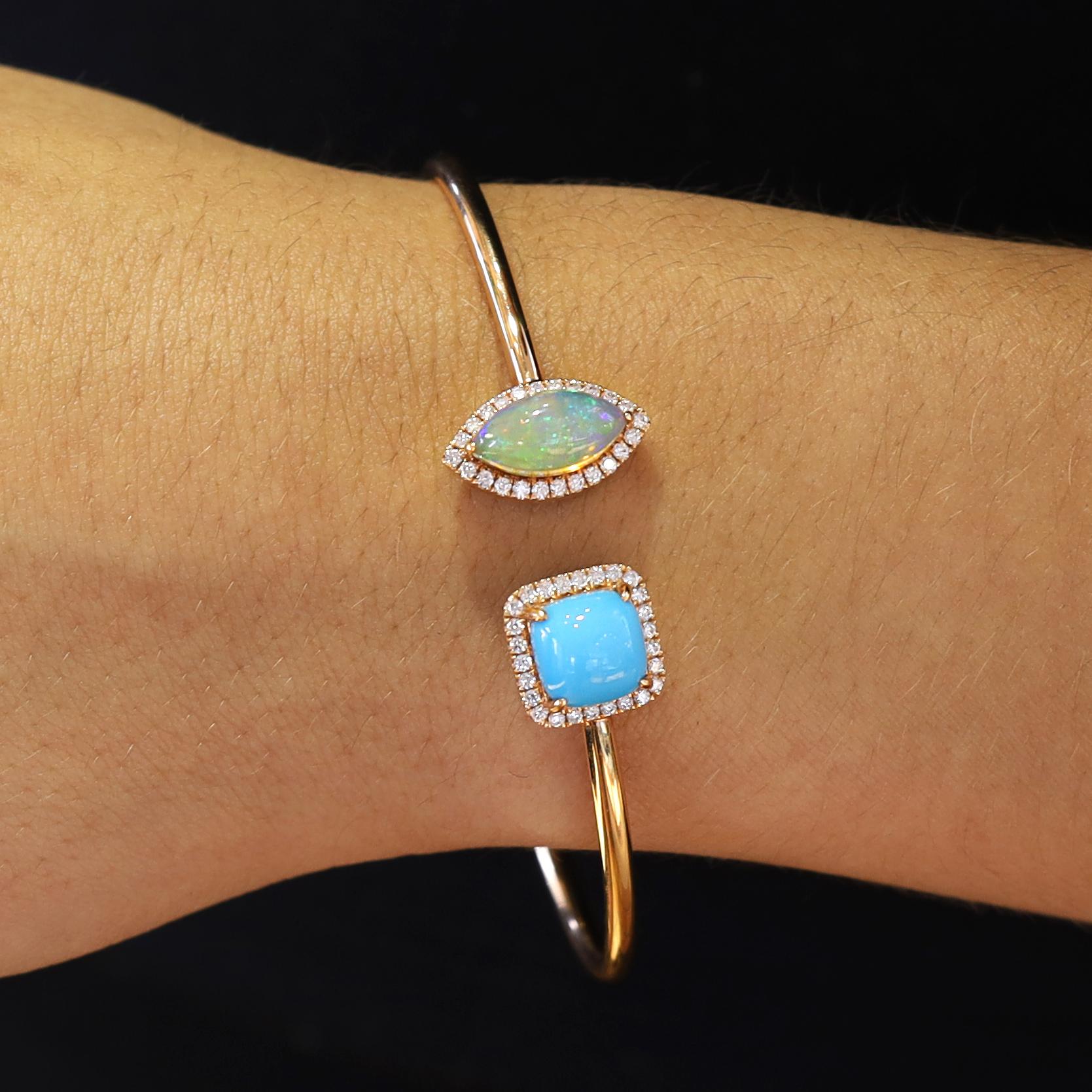 Die gelungene Kombination aus feurigem Opal und zauberhaftem Türkis mit Diamantbesatz hebt dieses außergewöhnliche, flexible Armband auf eine neue Ebene. Entworfen vom preisgekrönten Designhaus YAEL aus San Francisco in üppigem 18-karätigem