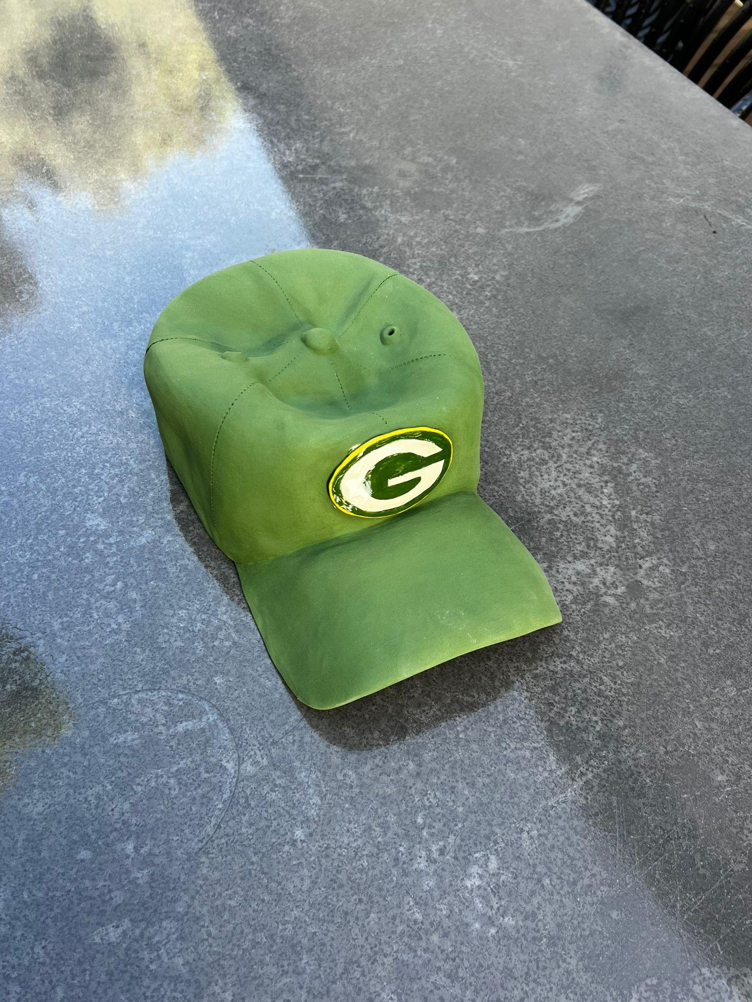 Keramik-Skulptur „Grün Bay Packers Cap“ aus Keramik – figurative Skulptur, Pop-Skulptur im Angebot 6