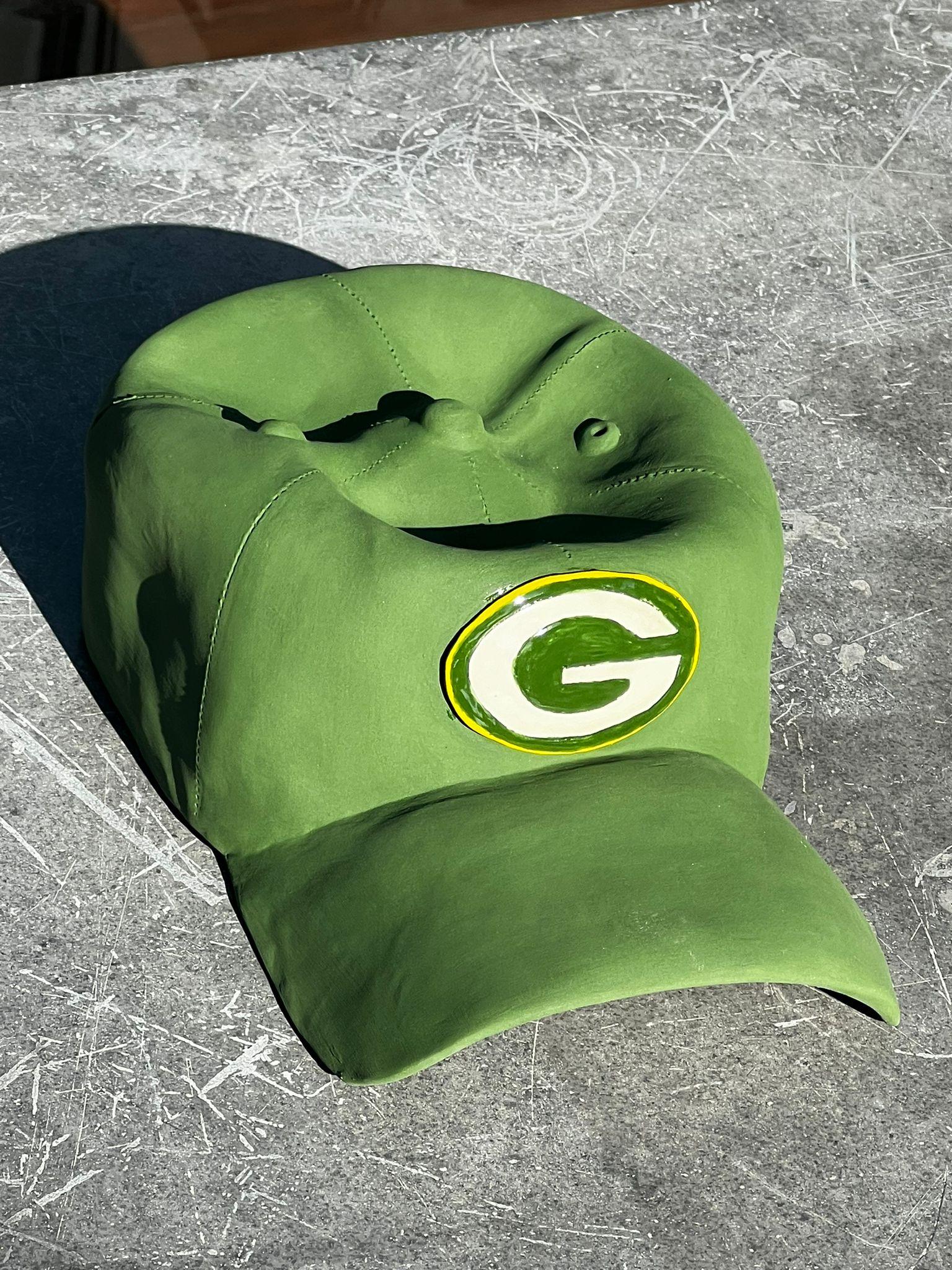 Keramik-Skulptur „Grün Bay Packers Cap“ aus Keramik – figurative Skulptur, Pop-Skulptur im Angebot 7