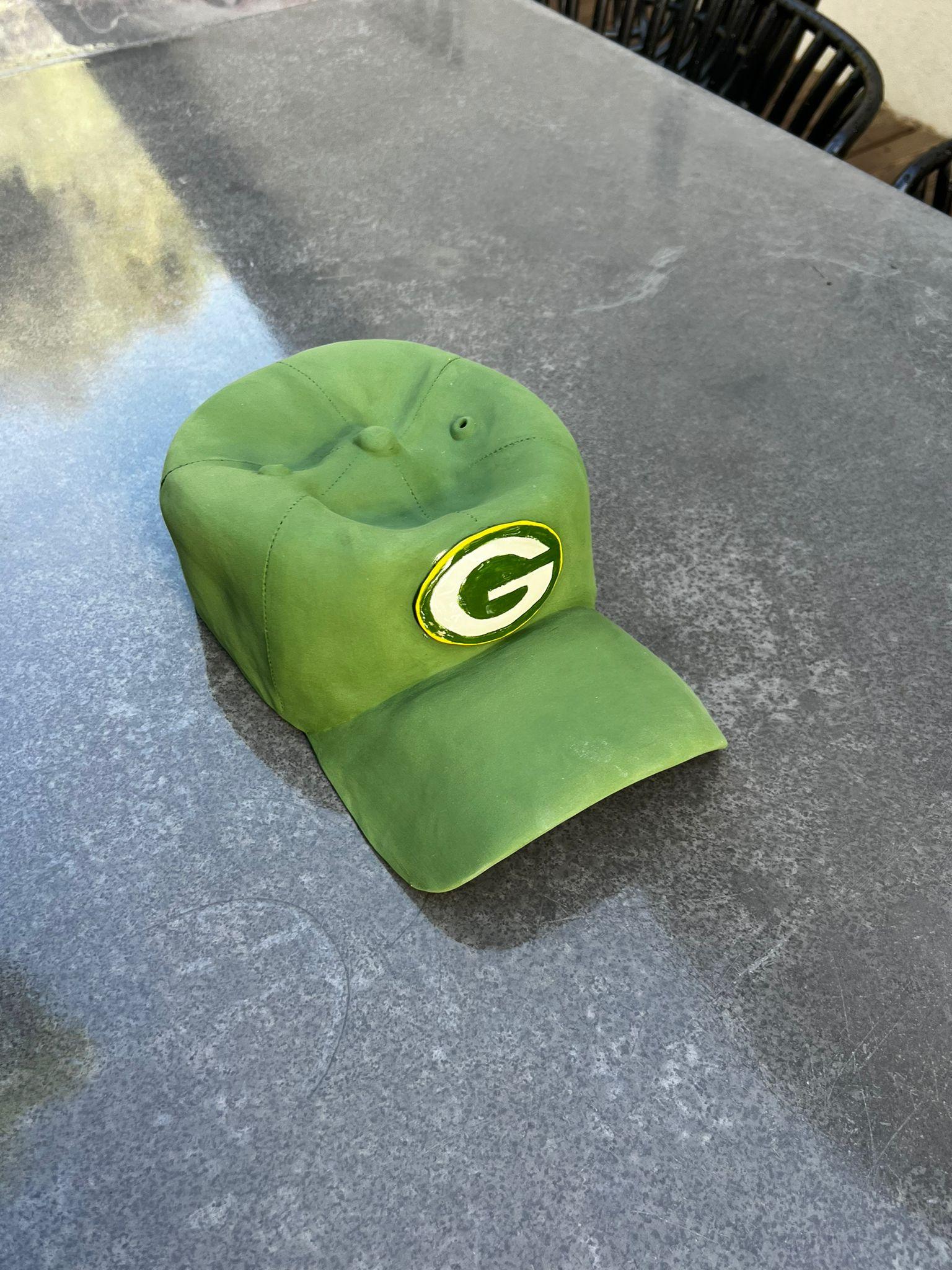 Keramik-Skulptur „Grün Bay Packers Cap“ aus Keramik – figurative Skulptur, Pop-Skulptur im Angebot 14