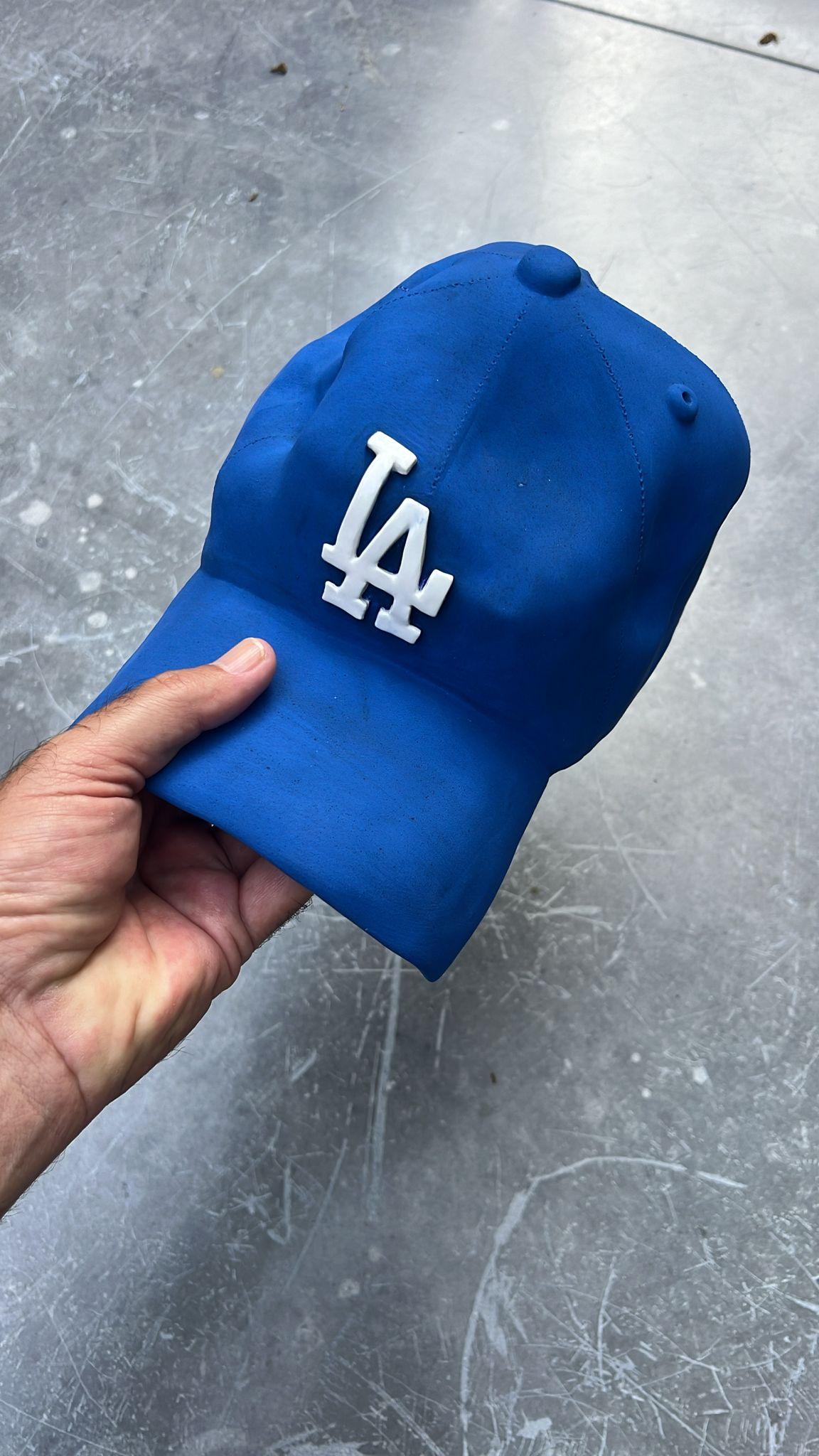 Escultura de cerámica gorra LA Dodgers (azul) - escultura figurativa 1