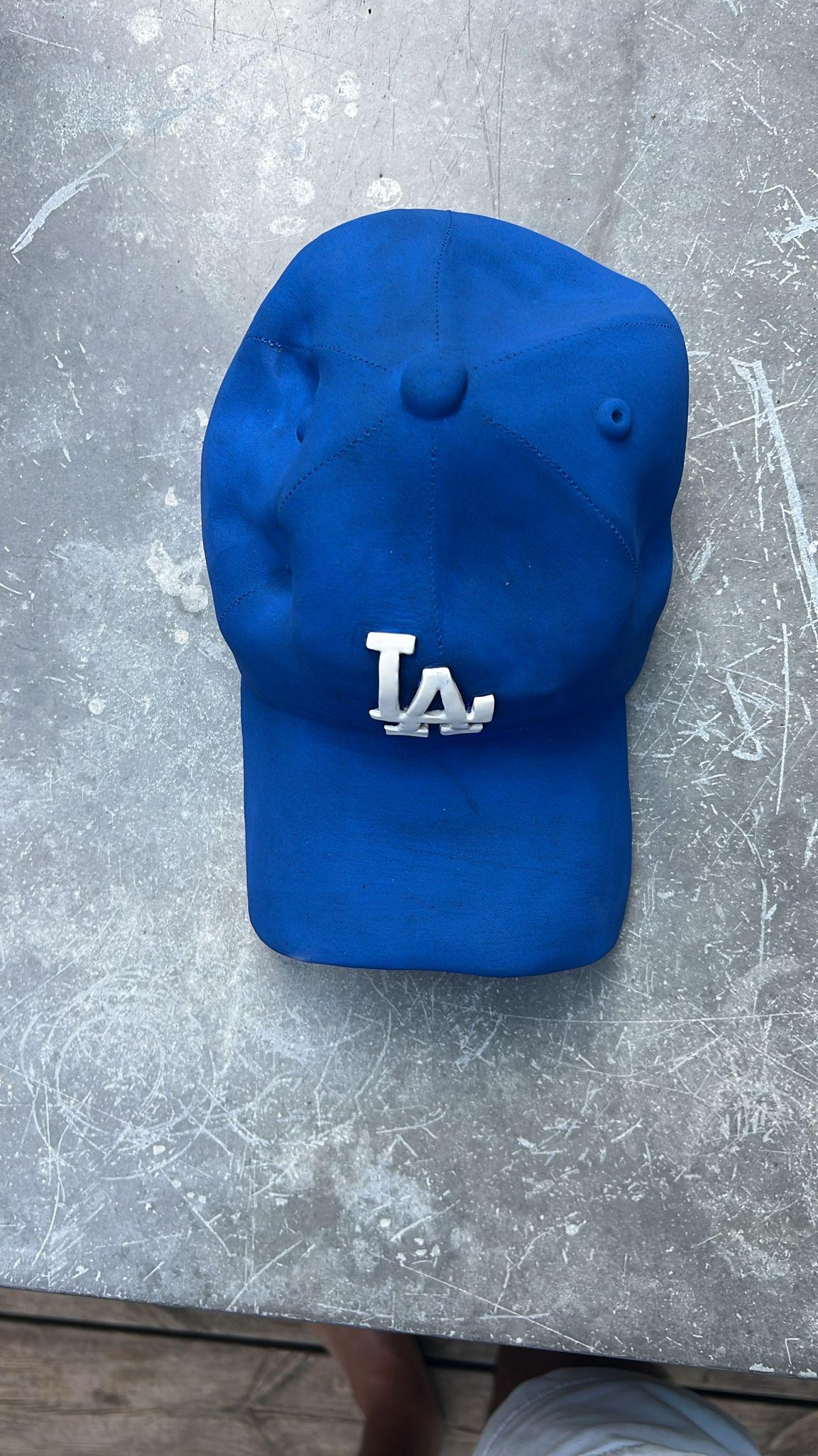 Escultura de cerámica gorra LA Dodgers (azul) - escultura figurativa 3