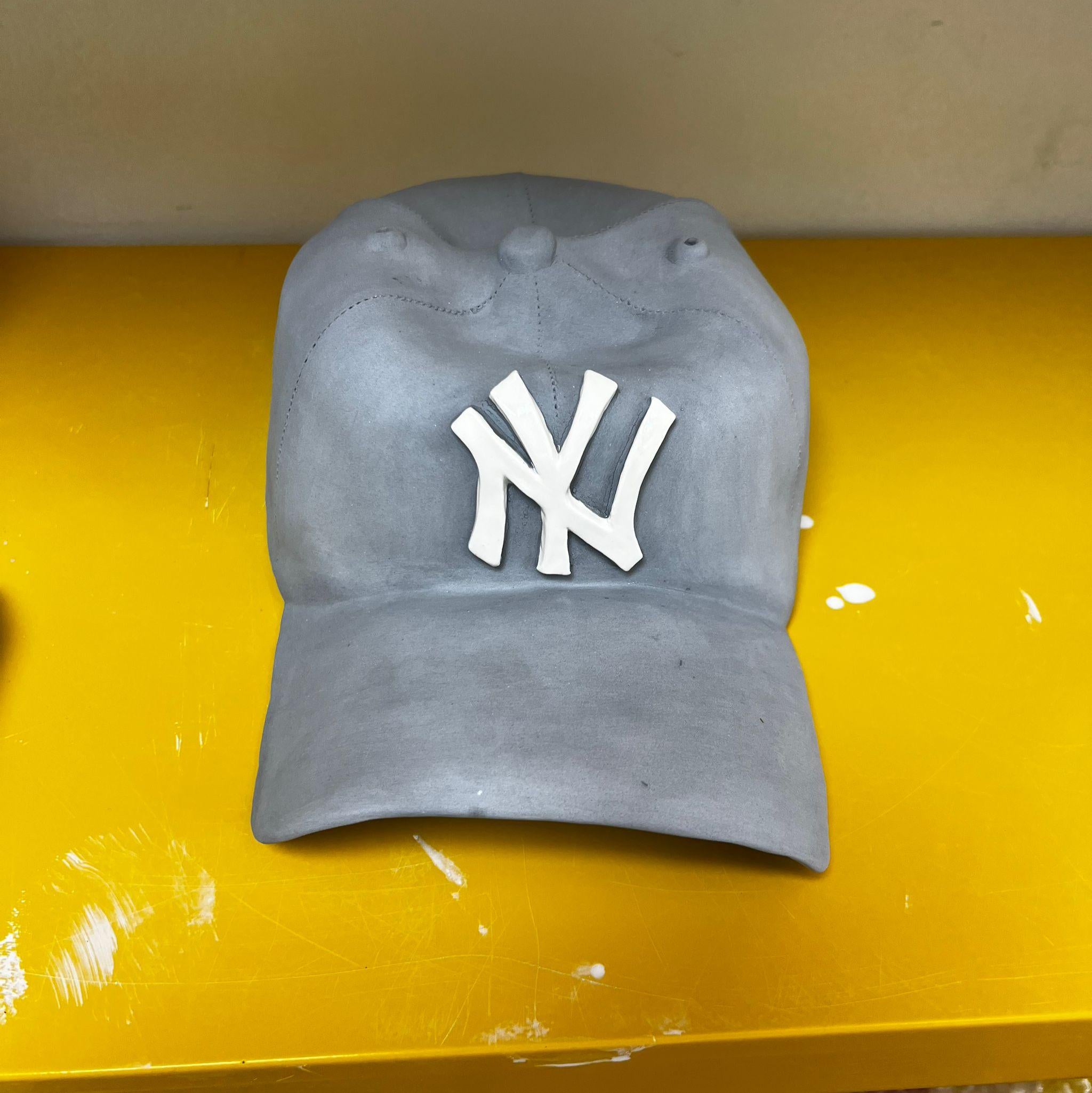 Ceramic NY Yankees cap sculpture (grey) - figurative sculpture For Sale 6