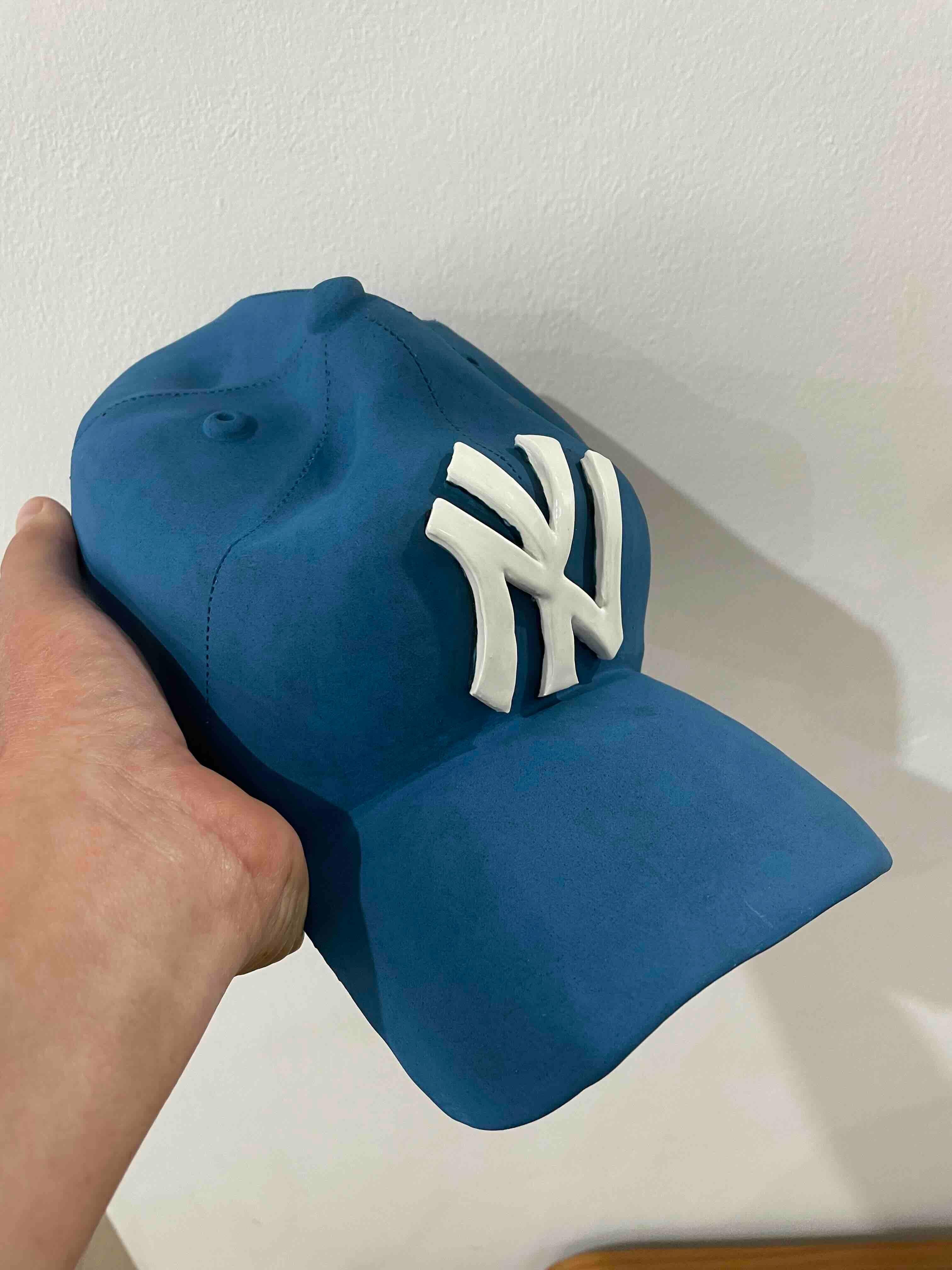 Double Ceramic NY Yankees cap sculpture (blue and white) - figurative sculpture For Sale 7