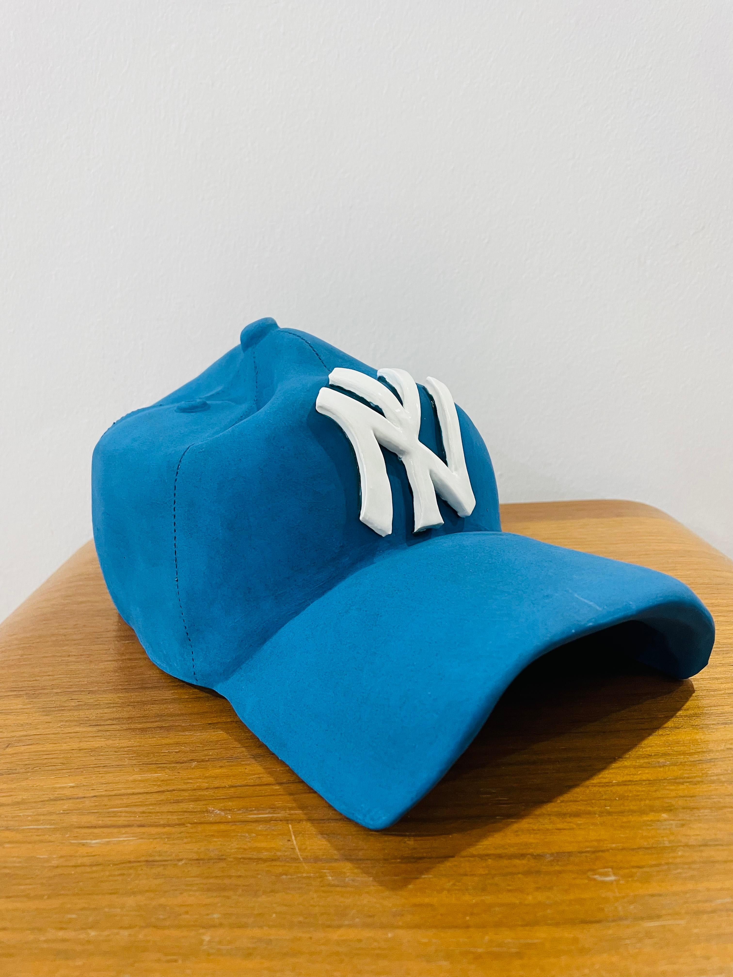 Double Ceramic NY Yankees cap sculpture (blue and white) - figurative sculpture For Sale 4