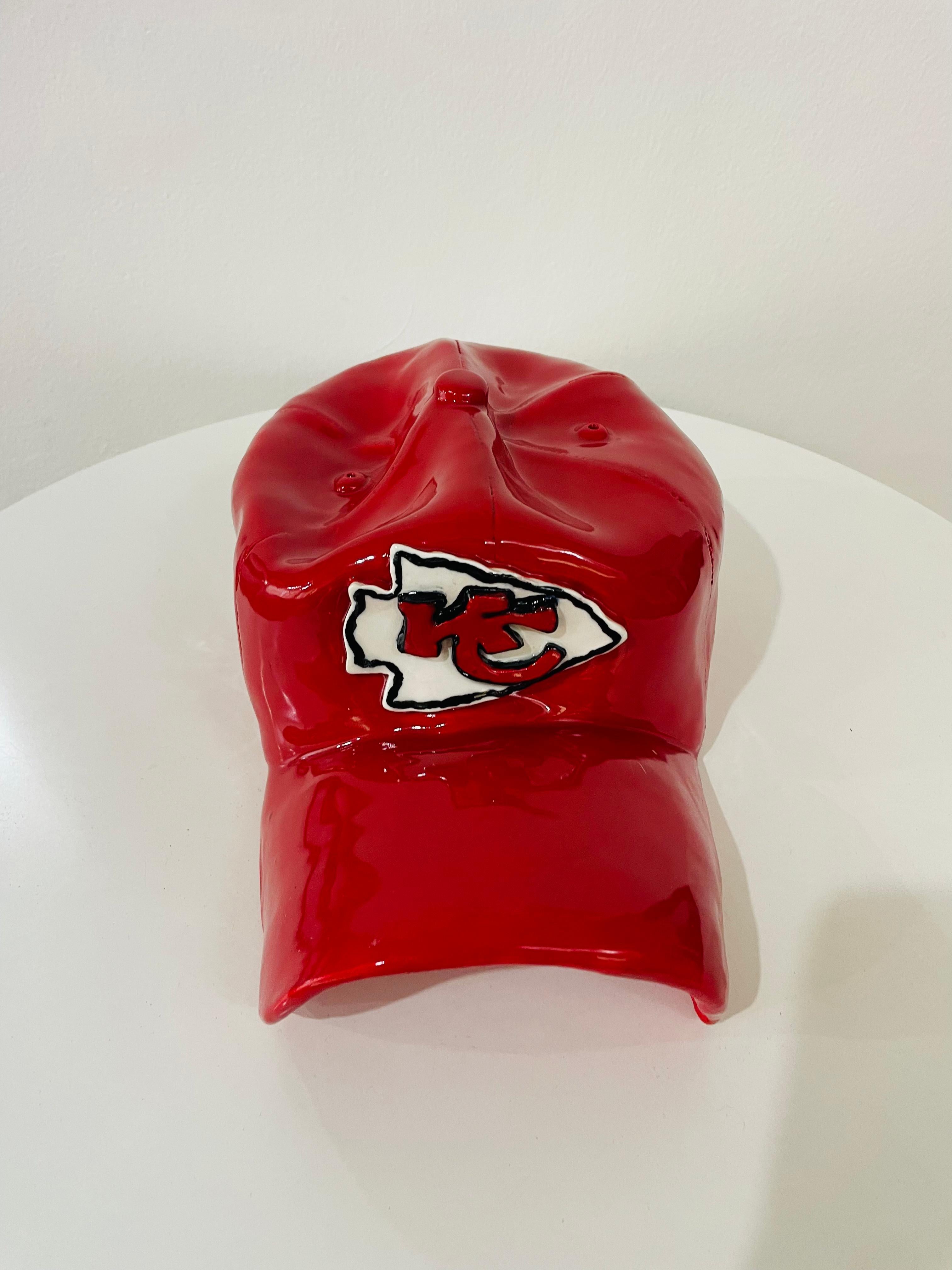 Scultura di CAP in ceramica (rosso) - scultura figurativa in vendita 1