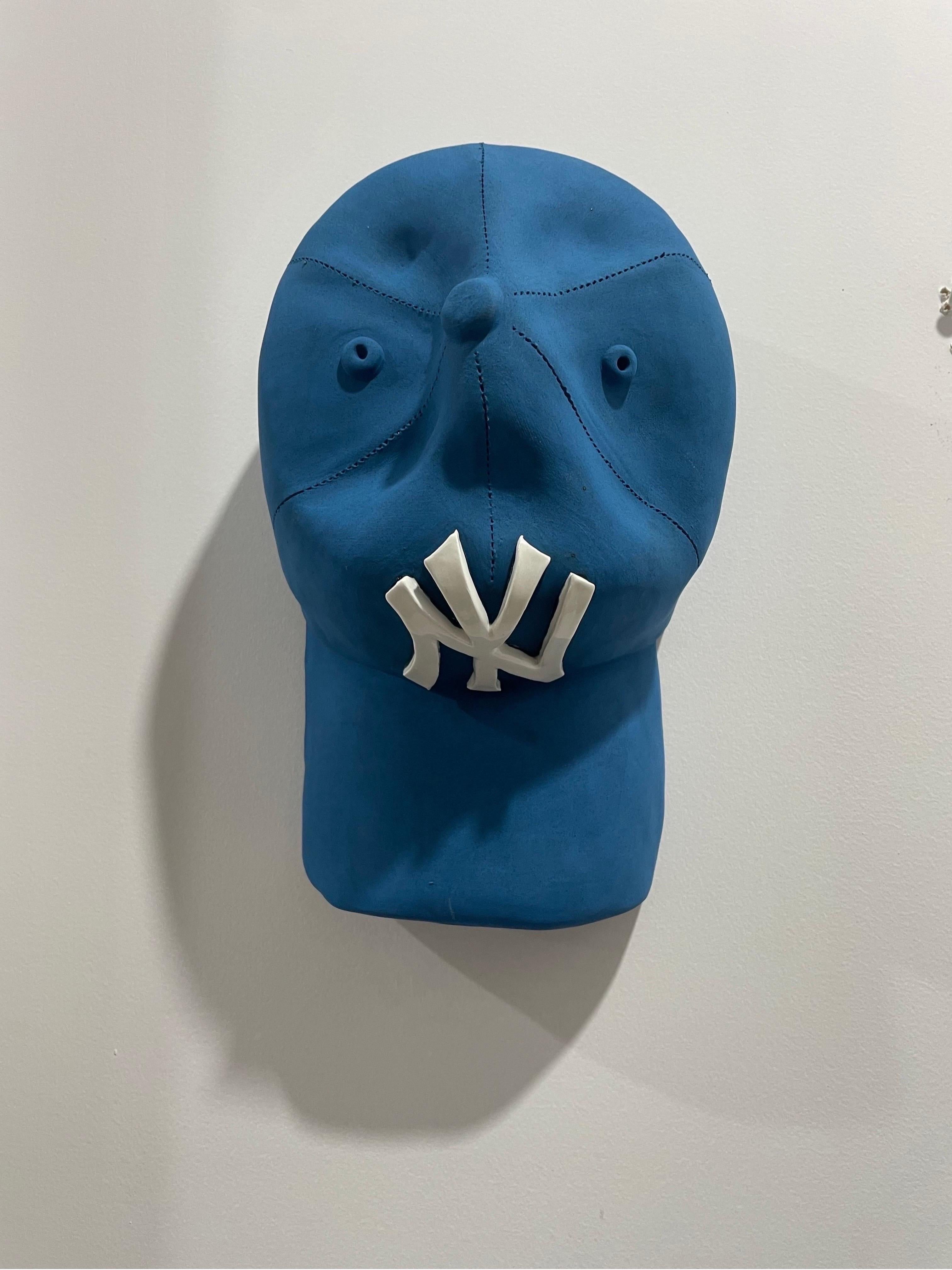 Escultura gorra de cerámica de los NY Yankees (azul) - escultura figurativa 2