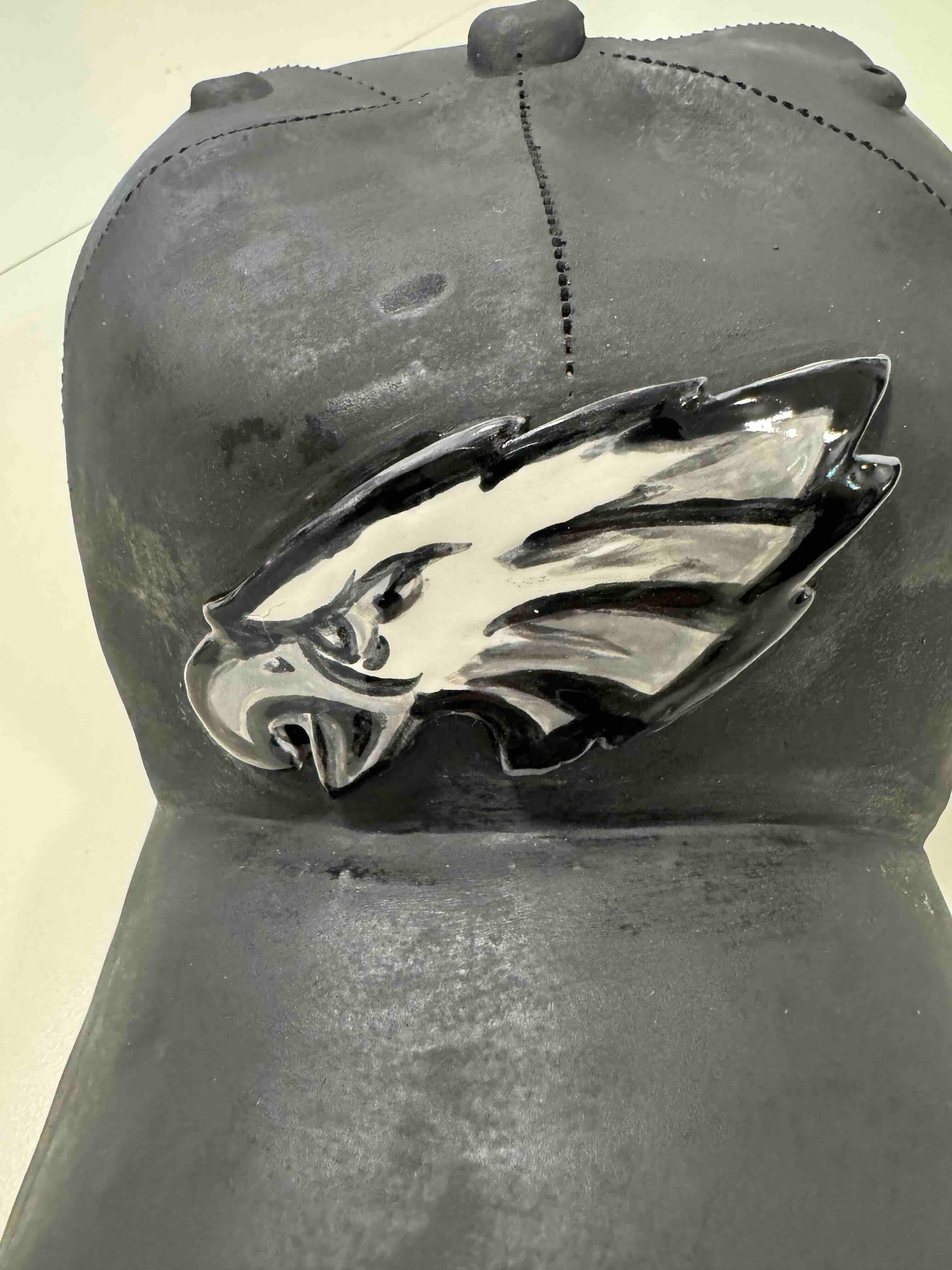Scultura in ceramica del CAP dei Philadelphia Eagles (nero - scultura figurativa) in vendita 5