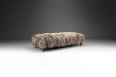 Yak Hide-Tagesbett mit Massivholzbeinen, Europa, ca. 1950er Jahre