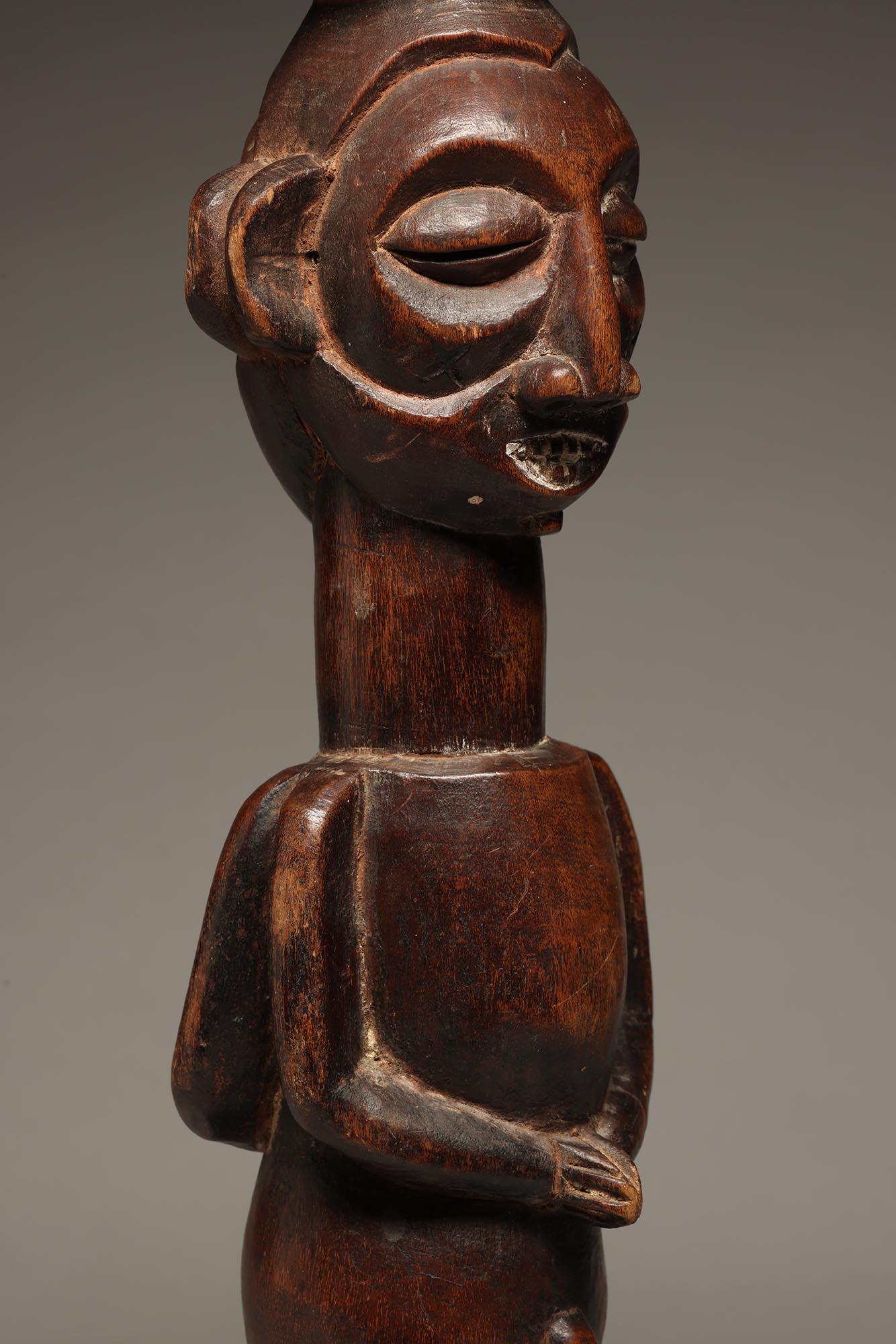 Figura adivinatoria masculina/femenina de Jano de madera de pie de Yaka RDC Congo, África en venta 4