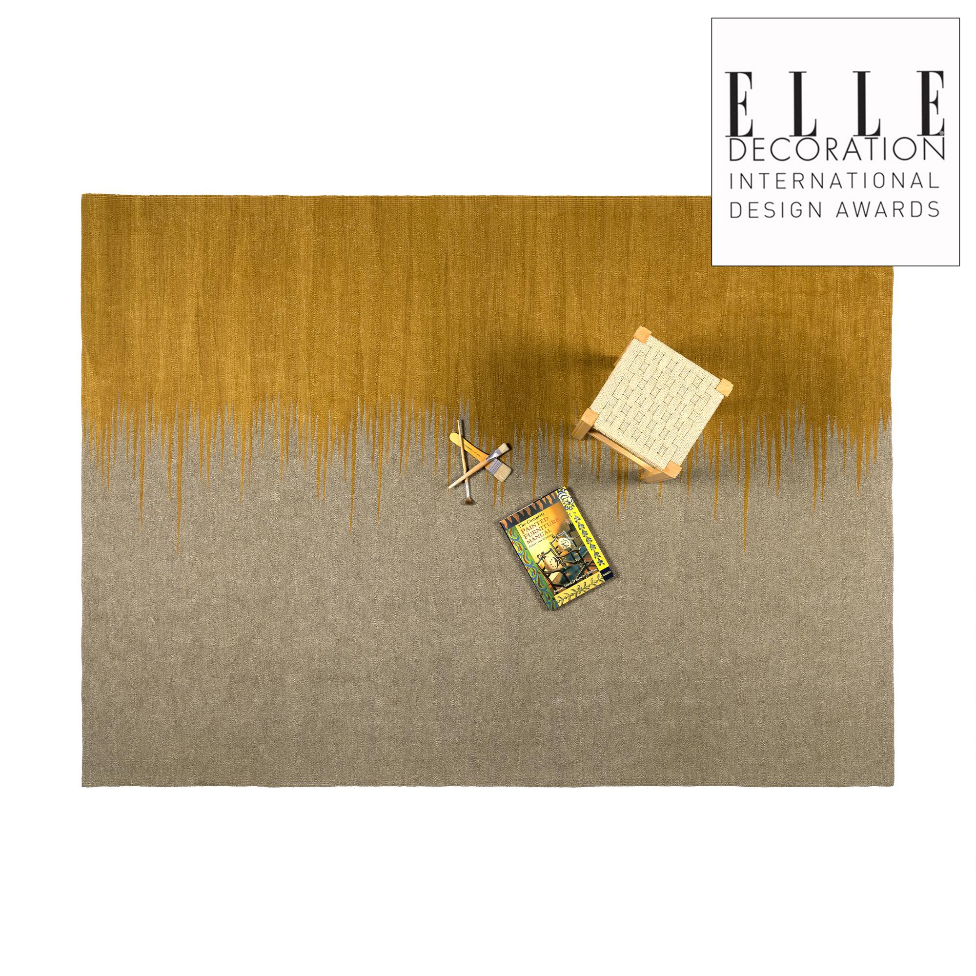 Yakamoz No 2 Zeitgenössischer moderner Kelim-Teppich, handgewebt aus Wolle in Senf-Earthy Gray (Handgewebt) im Angebot
