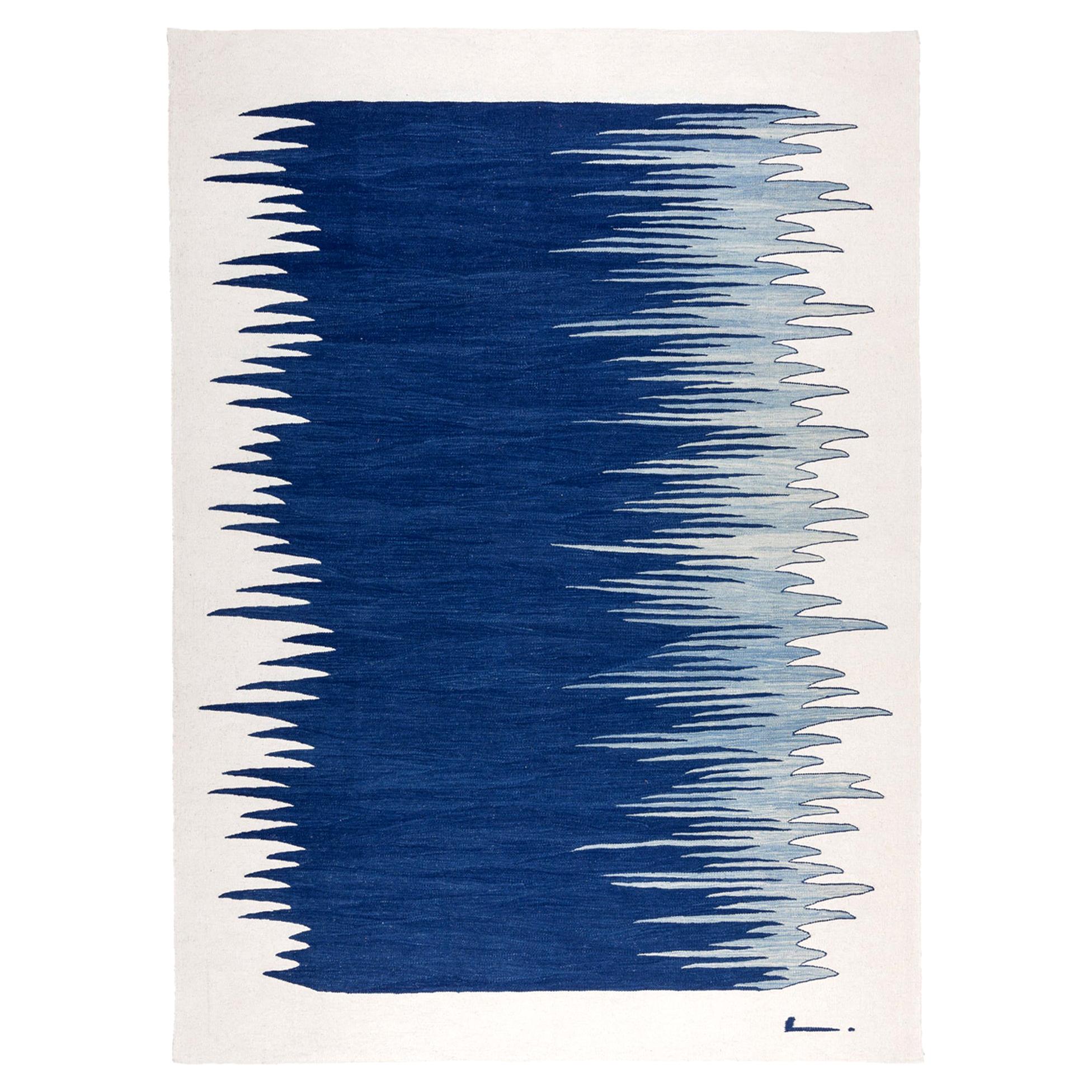 Handgewebter Kelim-Teppich Yakamoz Nr. 4 aus Wolle, zeitgenössisch in Blau und Dune White, auf Lager