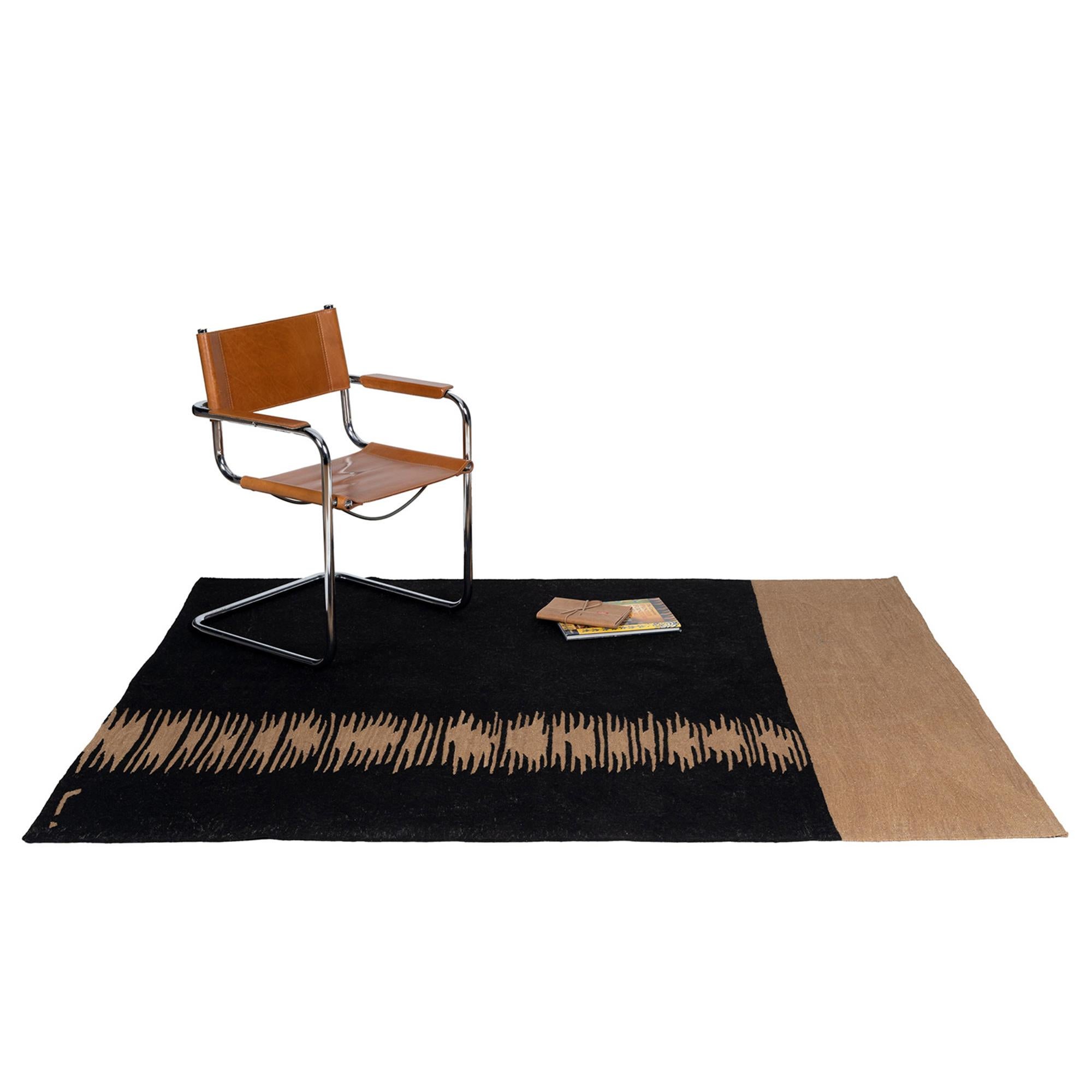 Yakamoz No 6 Zeitgenössischer Kelim-Teppich aus handgewebter Wolle, Mitternachts- und Erntegelb (Türkisch) im Angebot