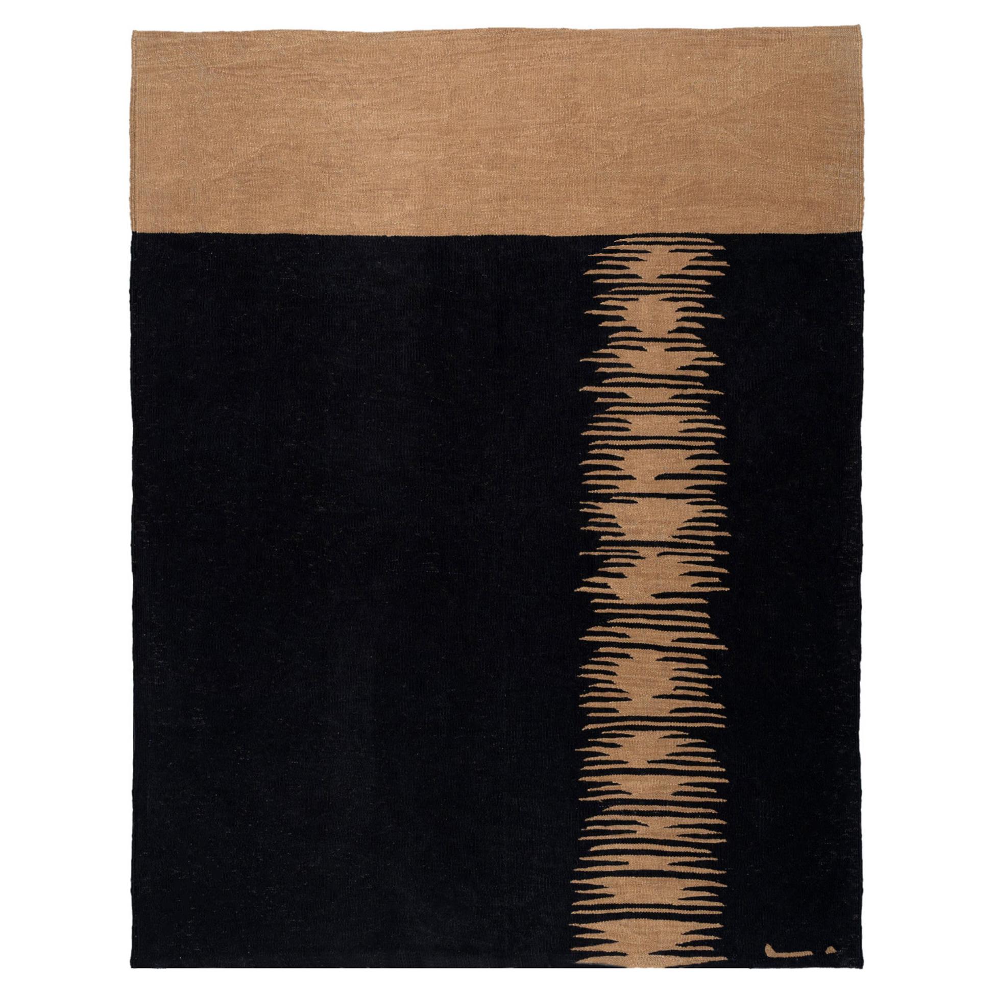 Yakamoz No 6 Zeitgenössischer Kelim-Teppich aus handgewebter Wolle, Mitternachts- und Erntegelb im Angebot