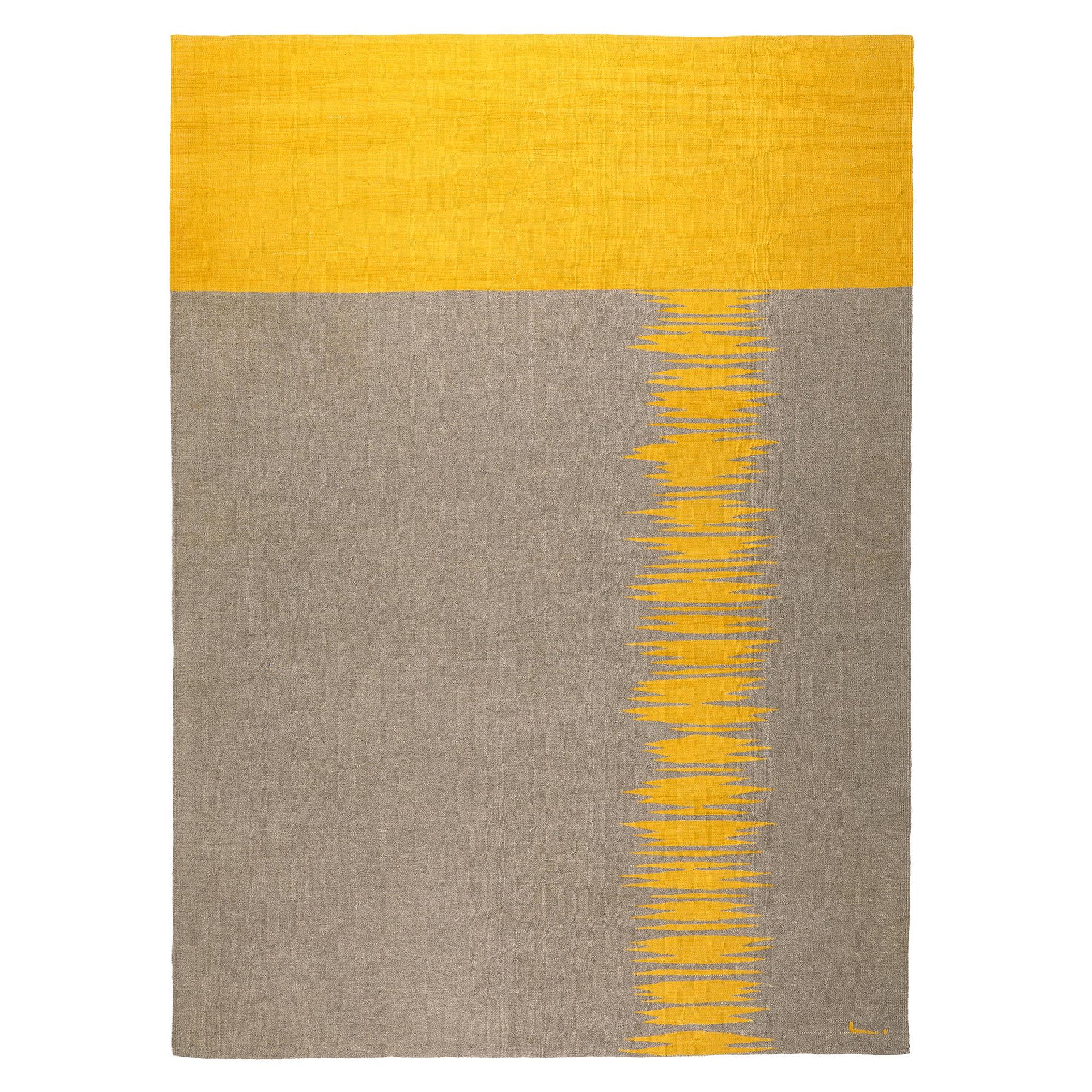 Tapis Kilim contemporain Yakamoz No 6 en laine tissé à la main gris terreux et jaune