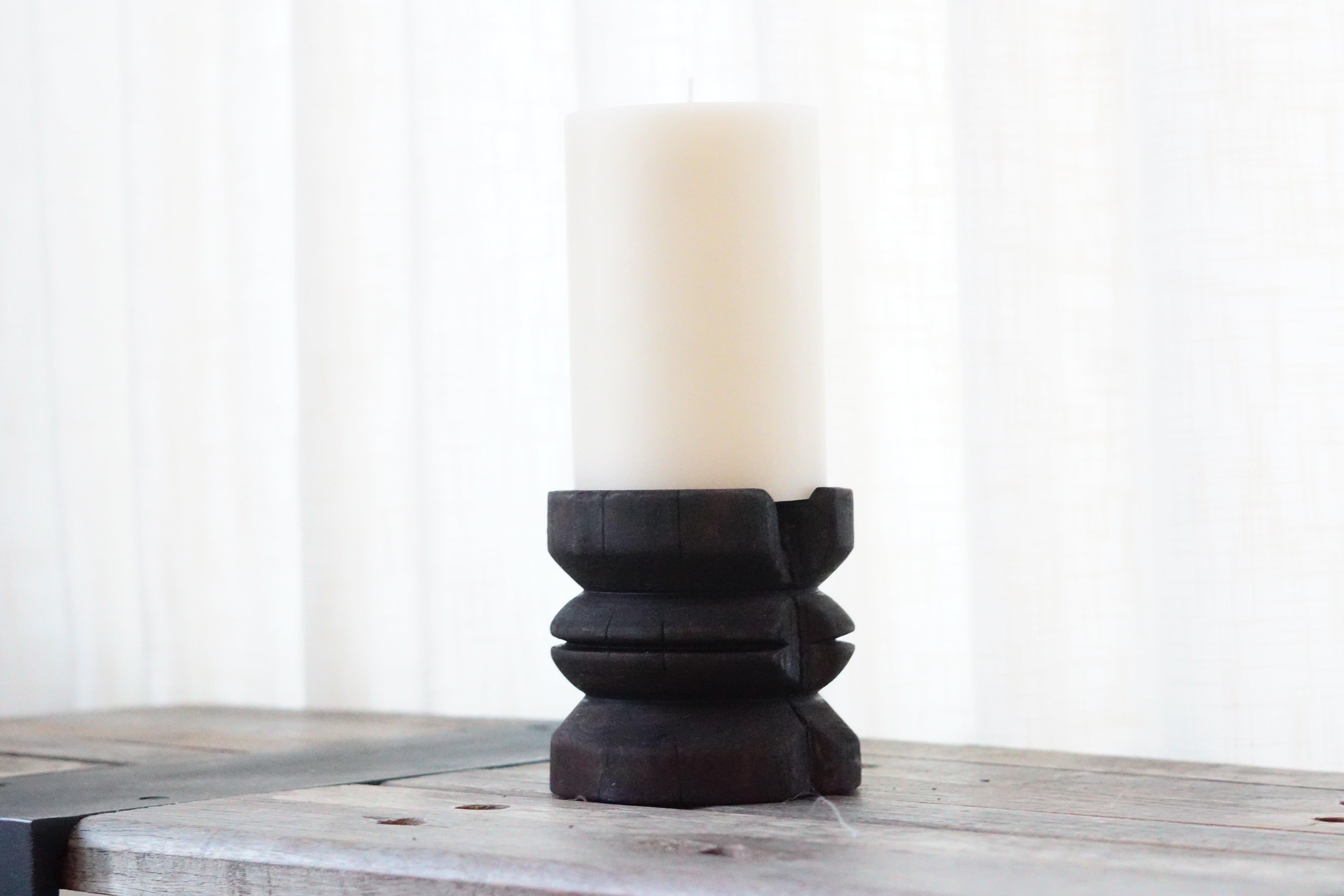 Yakisugi Cedar Wide Black Pillar-Kerzenhalter von Seven Cedars Co. (amerikanisch) im Angebot