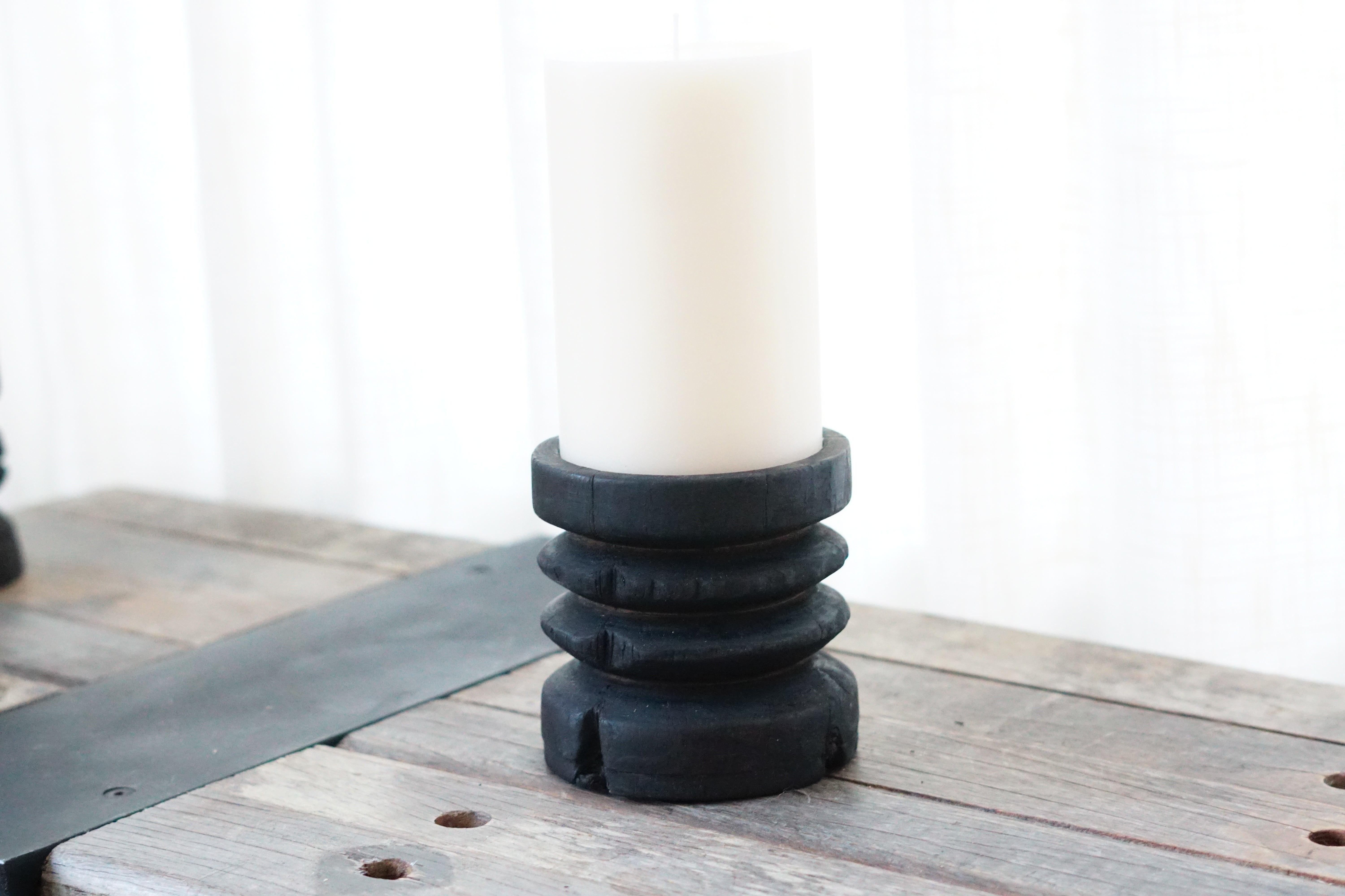 Yakisugi Cedar Wide Black Pillar-Kerzenhalter von Seven Cedars Co. (Geschwärzt) im Angebot