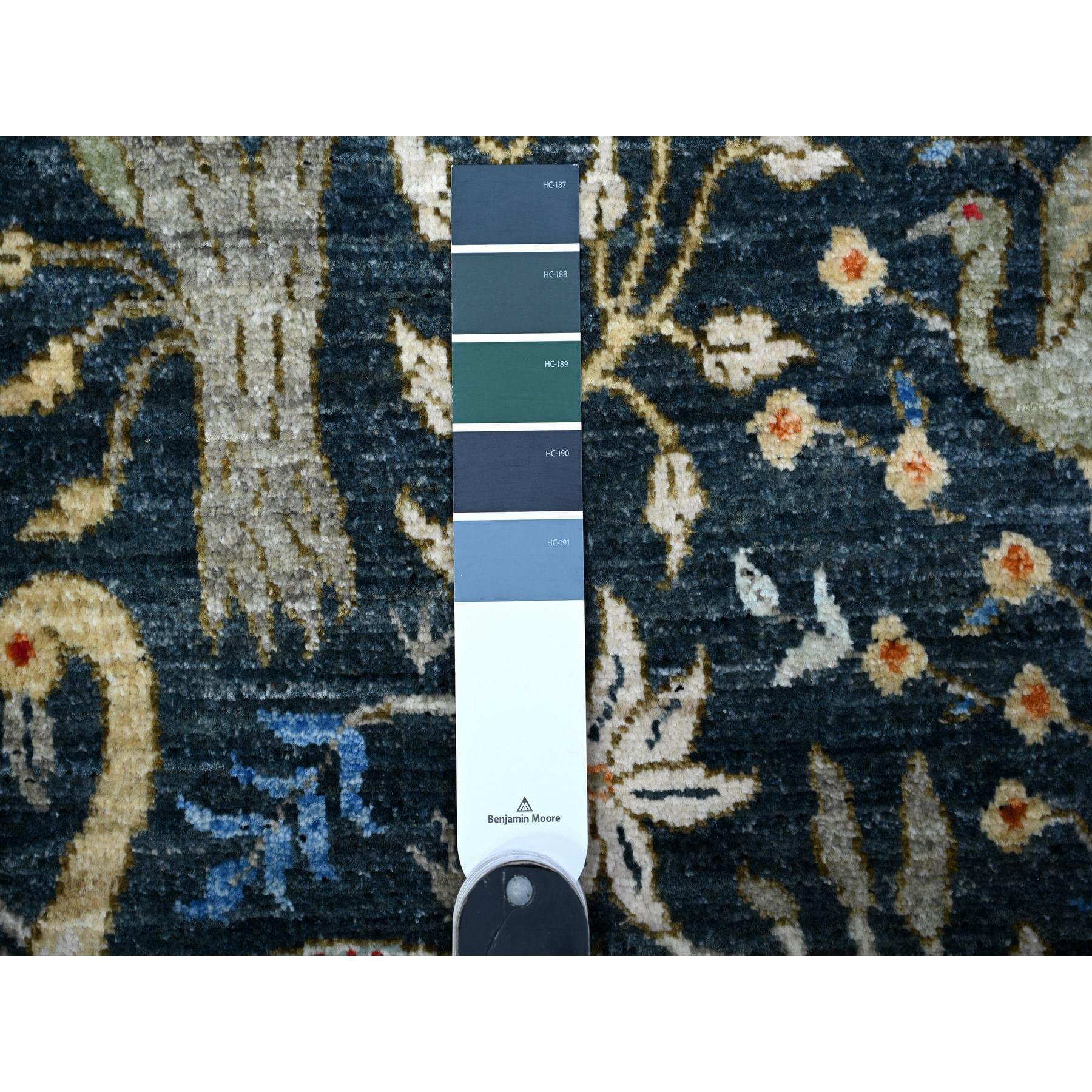 Yale Blauer handgeknüpfter, runder, afghanischer Peshawar- orientalischer Teppich aus weicher Wolle 9'5