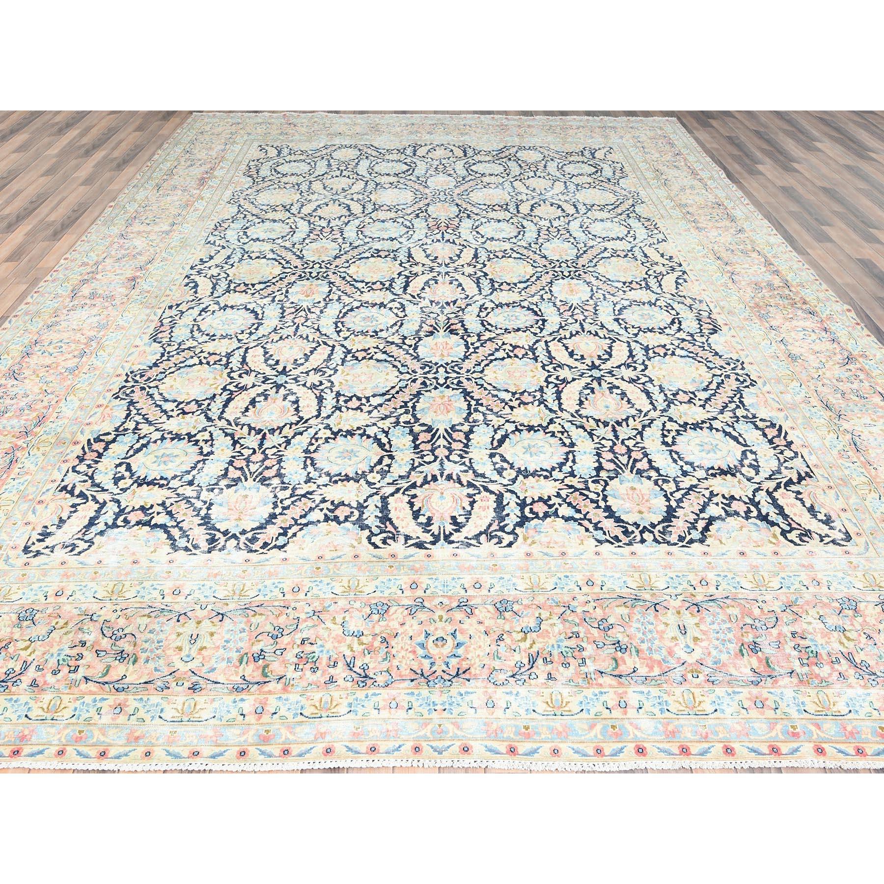 Yale Blauer Vintage Persischer Kerman Handgeknüpfter übergroßer Teppich aus reiner Wolle (Mittelalterlich) im Angebot