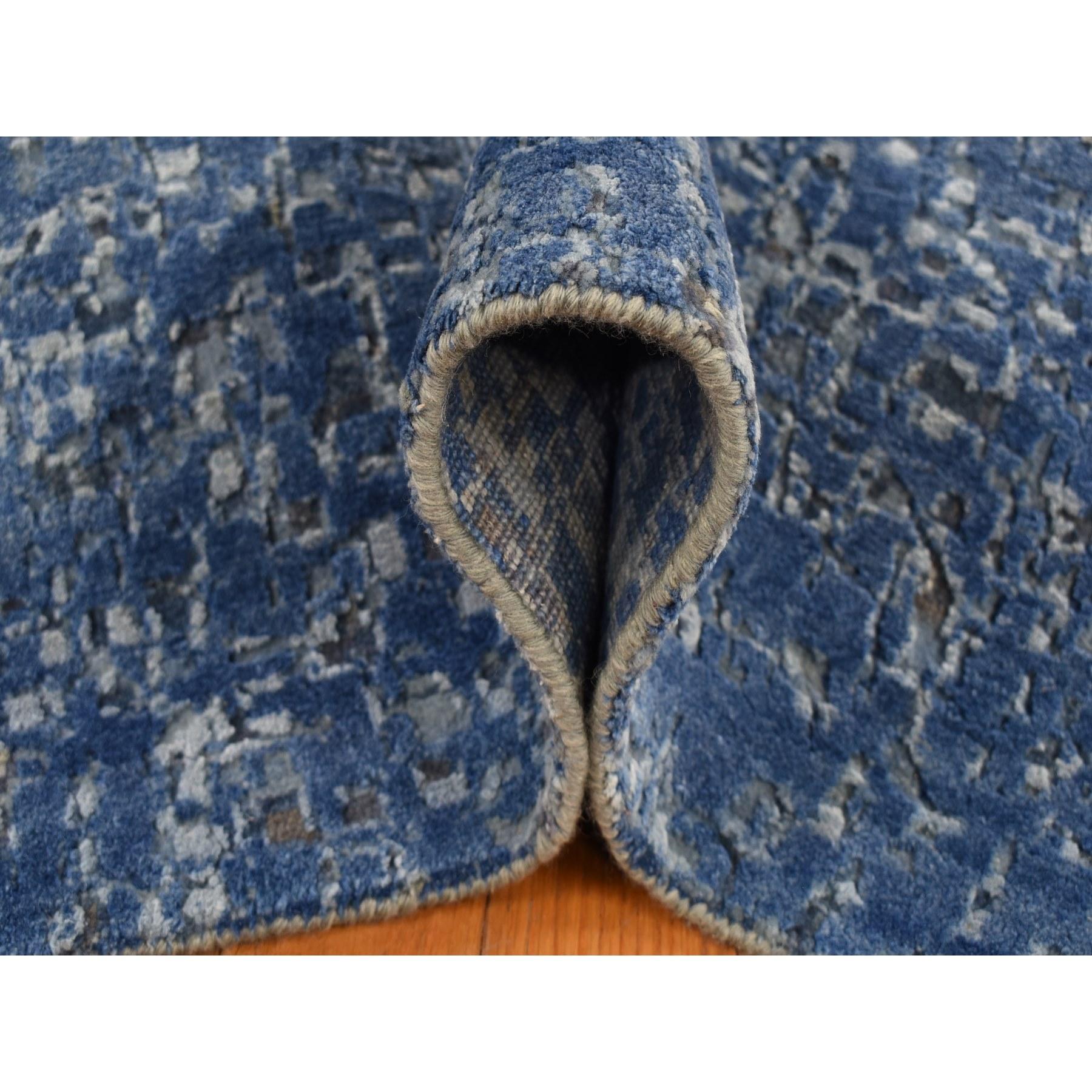 Tappeto Yale blu in lana e seta dal design moderno a gradazione, annodato a mano, 10'0