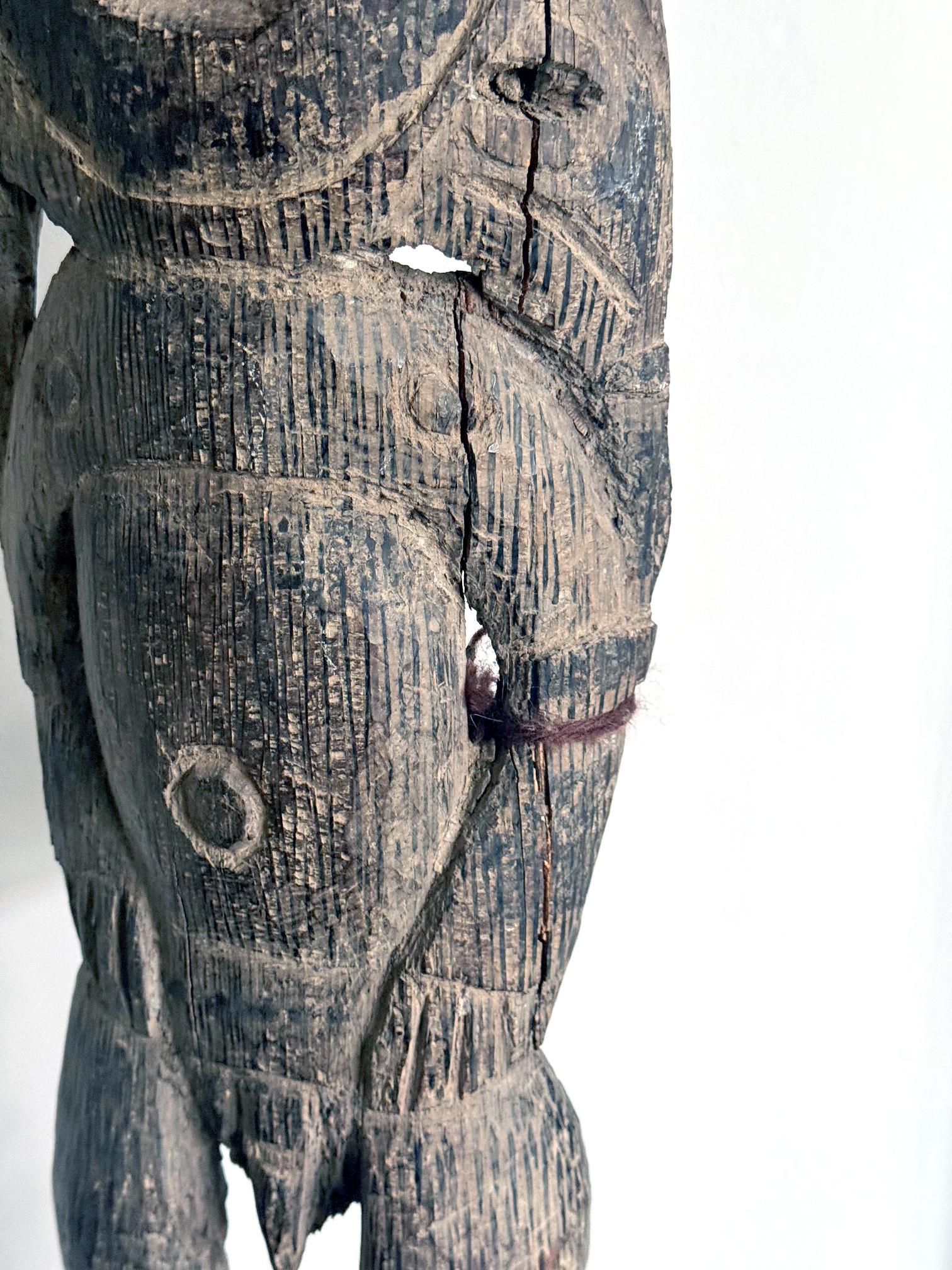 Yam Ceremonial Digging Stick with Carving Papua New Guinea in vendita 2