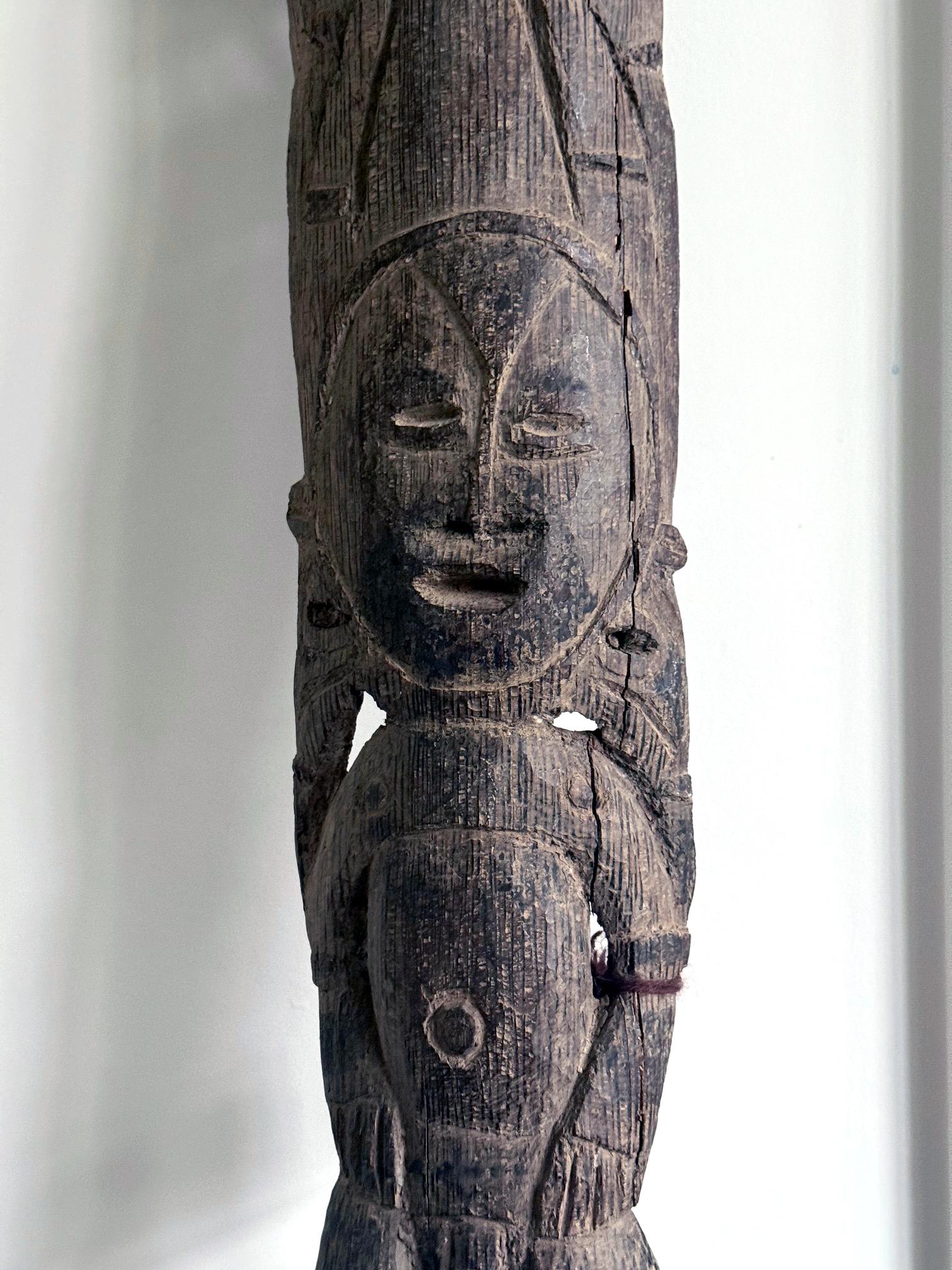 Papuano Yam Ceremonial Digging Stick with Carving Papua New Guinea in vendita