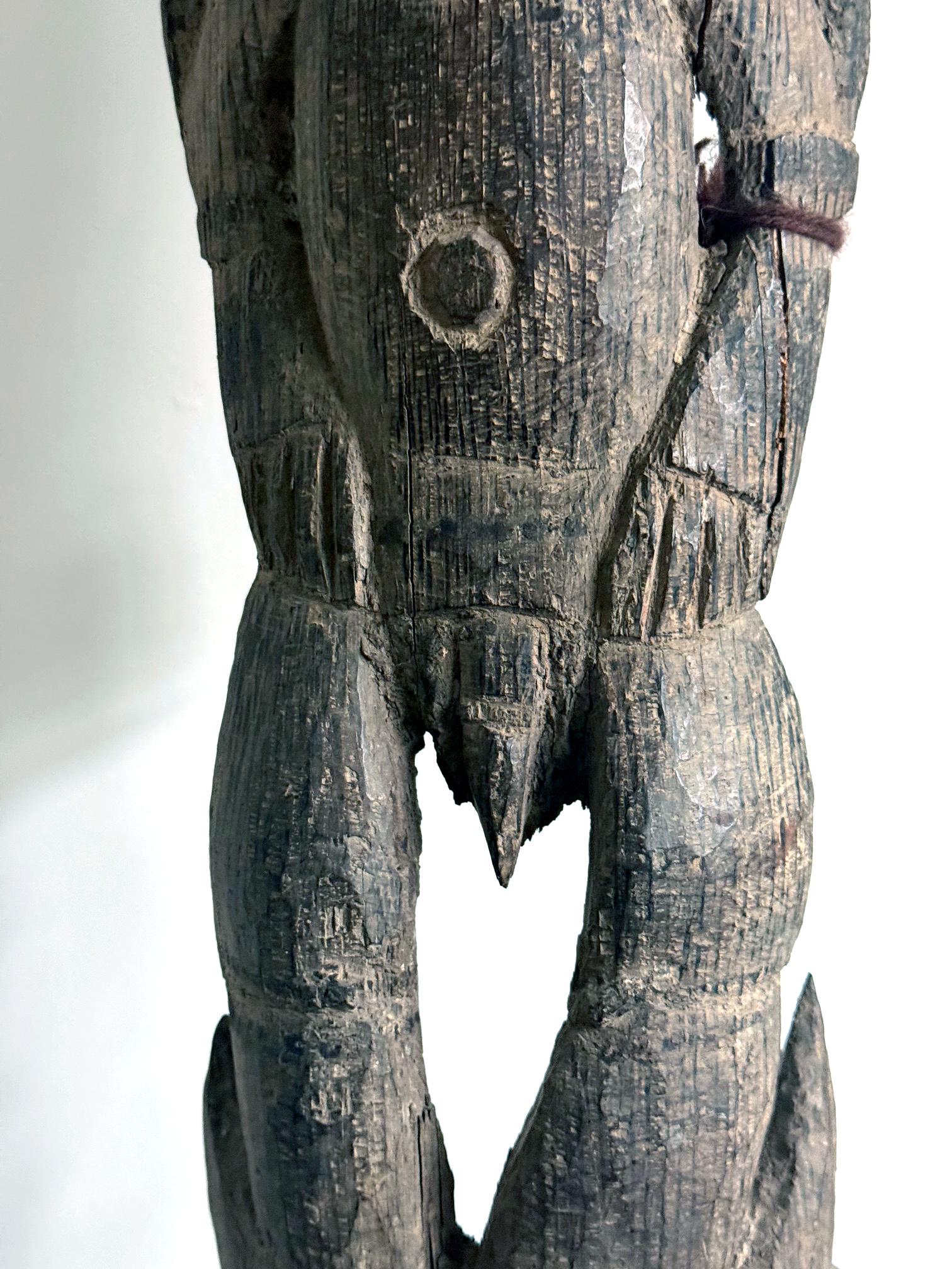 Yam Ceremonial Digging Stick with Carving Papua New Guinea in vendita 1