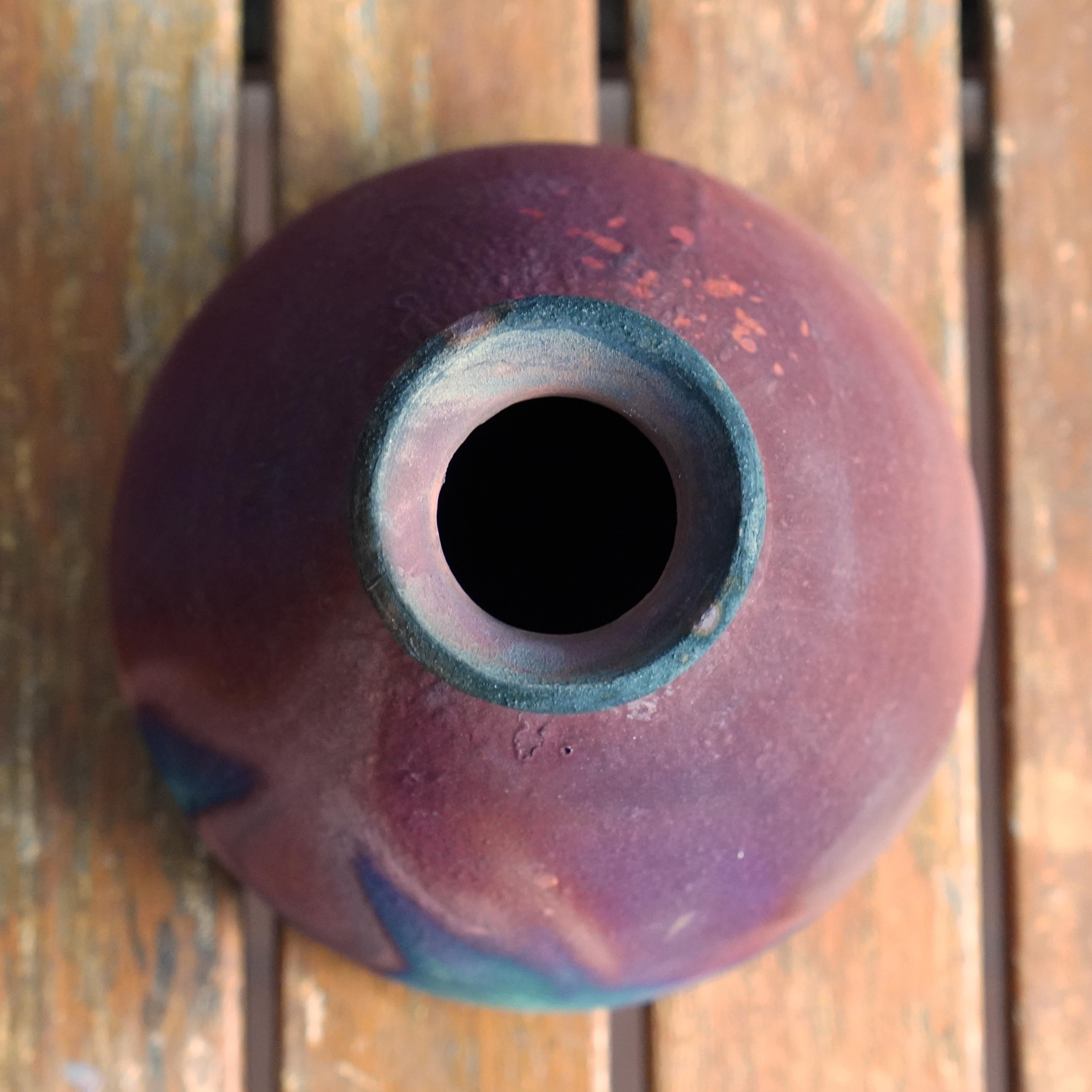 Moderne Vase en poterie Yama Raku, entièrement en cuivre mat, décoration intérieure en céramique faite à la main en vente