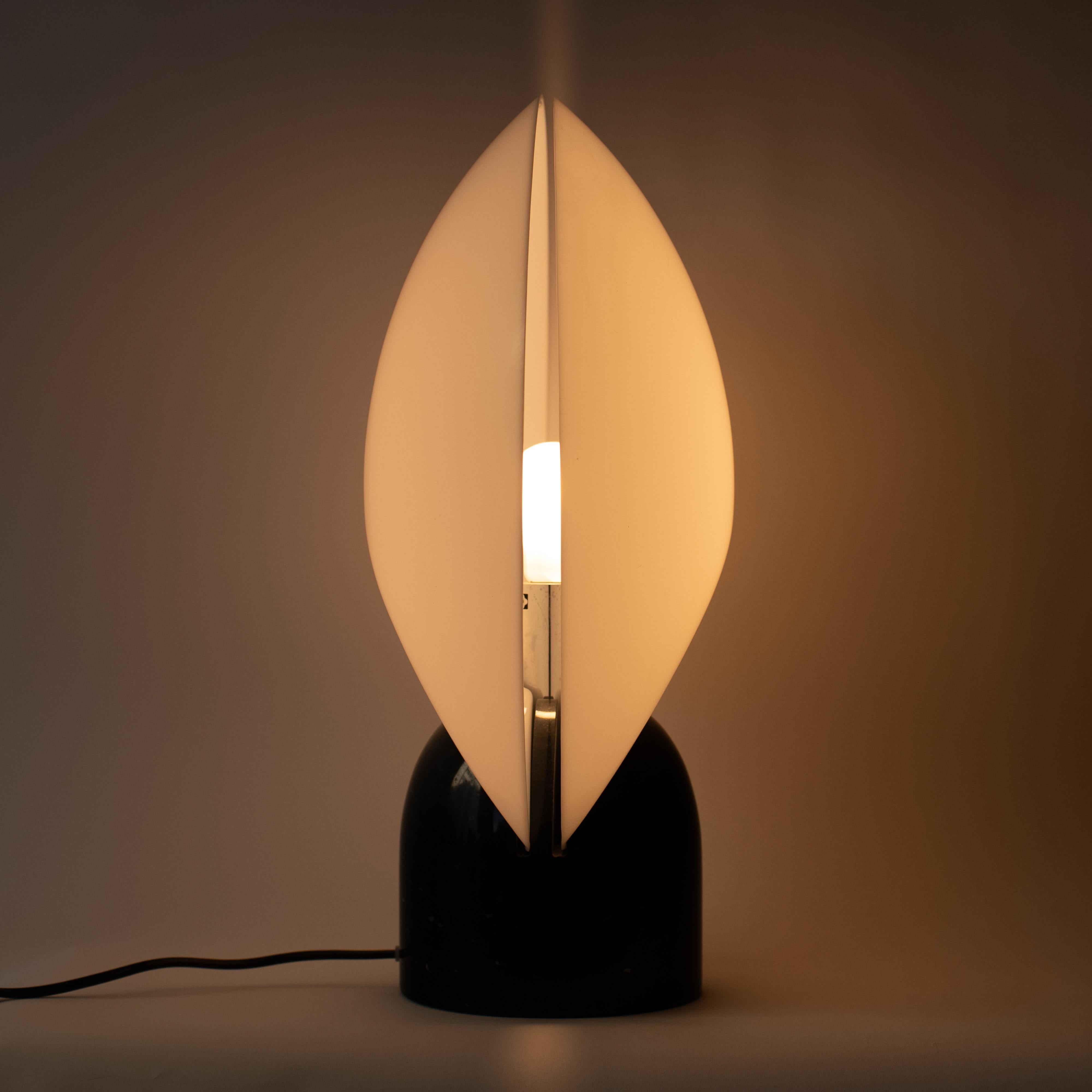 Fin du 20e siècle Yamagiwa Conchiglia lampe à base en marbre noir en vente