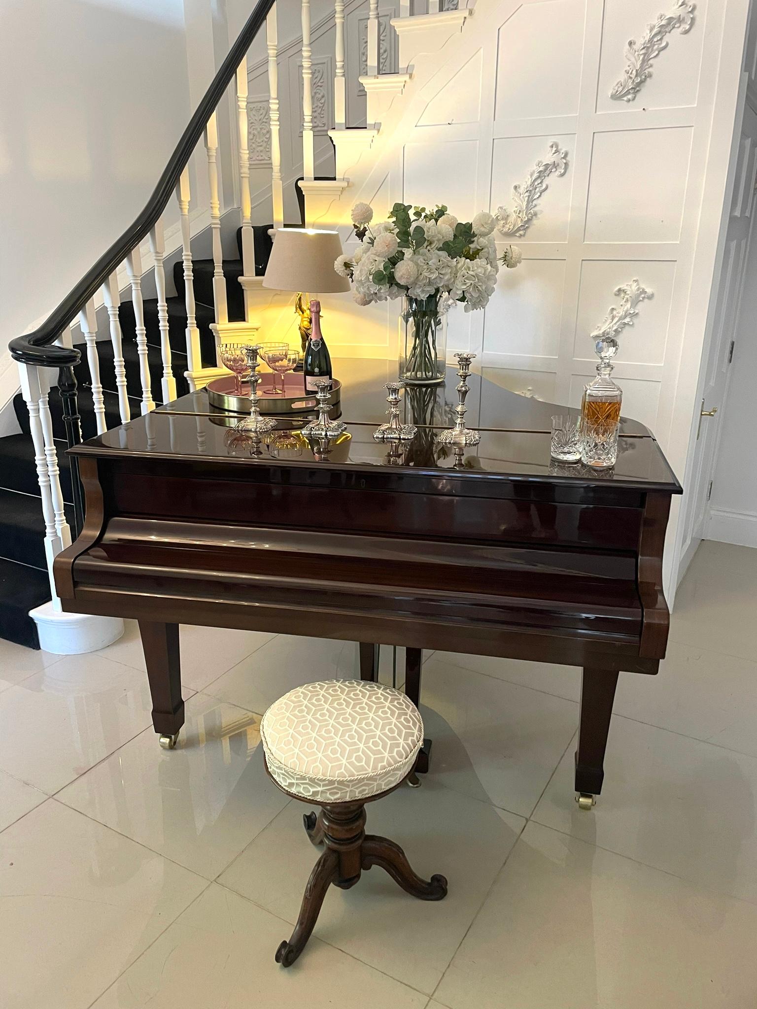 Anglais Piano Yamaha Baby Grand Quality en acajou en vente