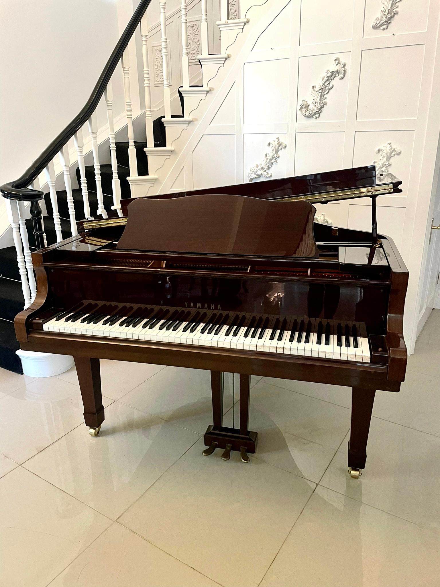 Piano Yamaha Baby Grand Quality en acajou Bon état - En vente à Suffolk, GB