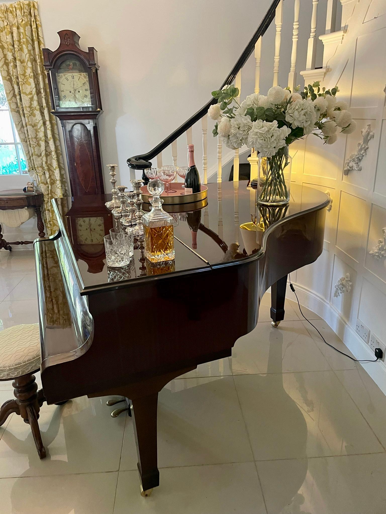 Piano de caoba de calidad Yamaha Baby Grand Modelo C2 en venta 1