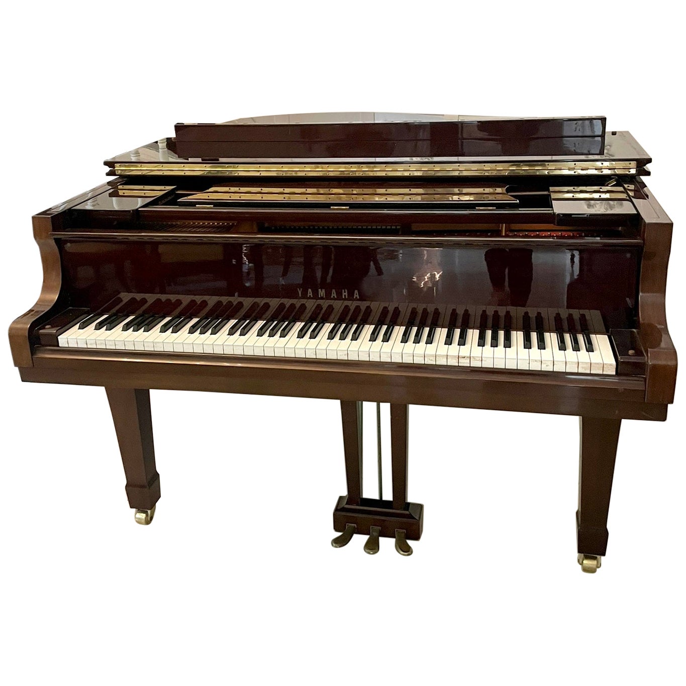 Yamaha Baby Grand Quality Mahogany Piano Model C2