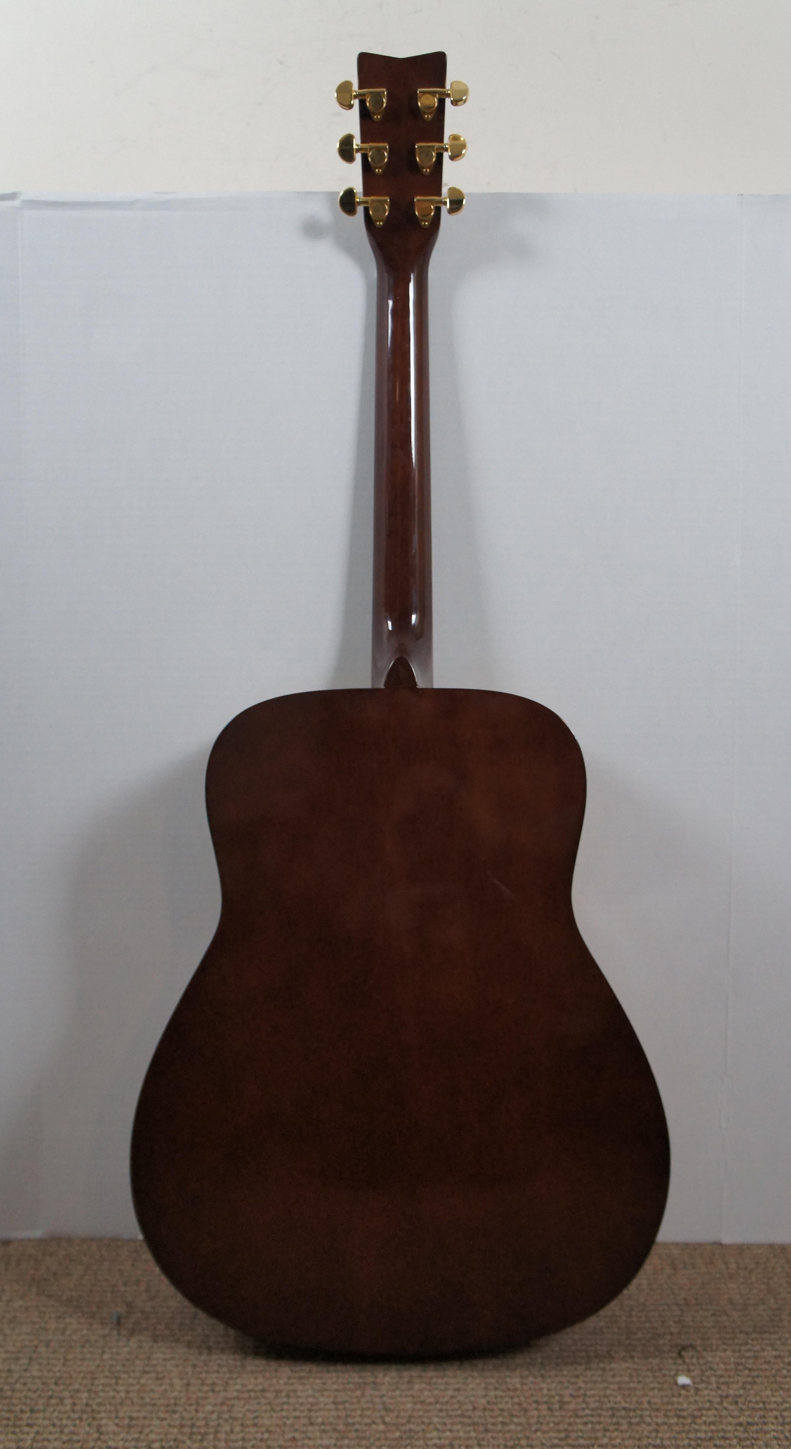 Guitare à bascule Yamaha F335 avec cordes et étui à coquillages doux  en vente 3