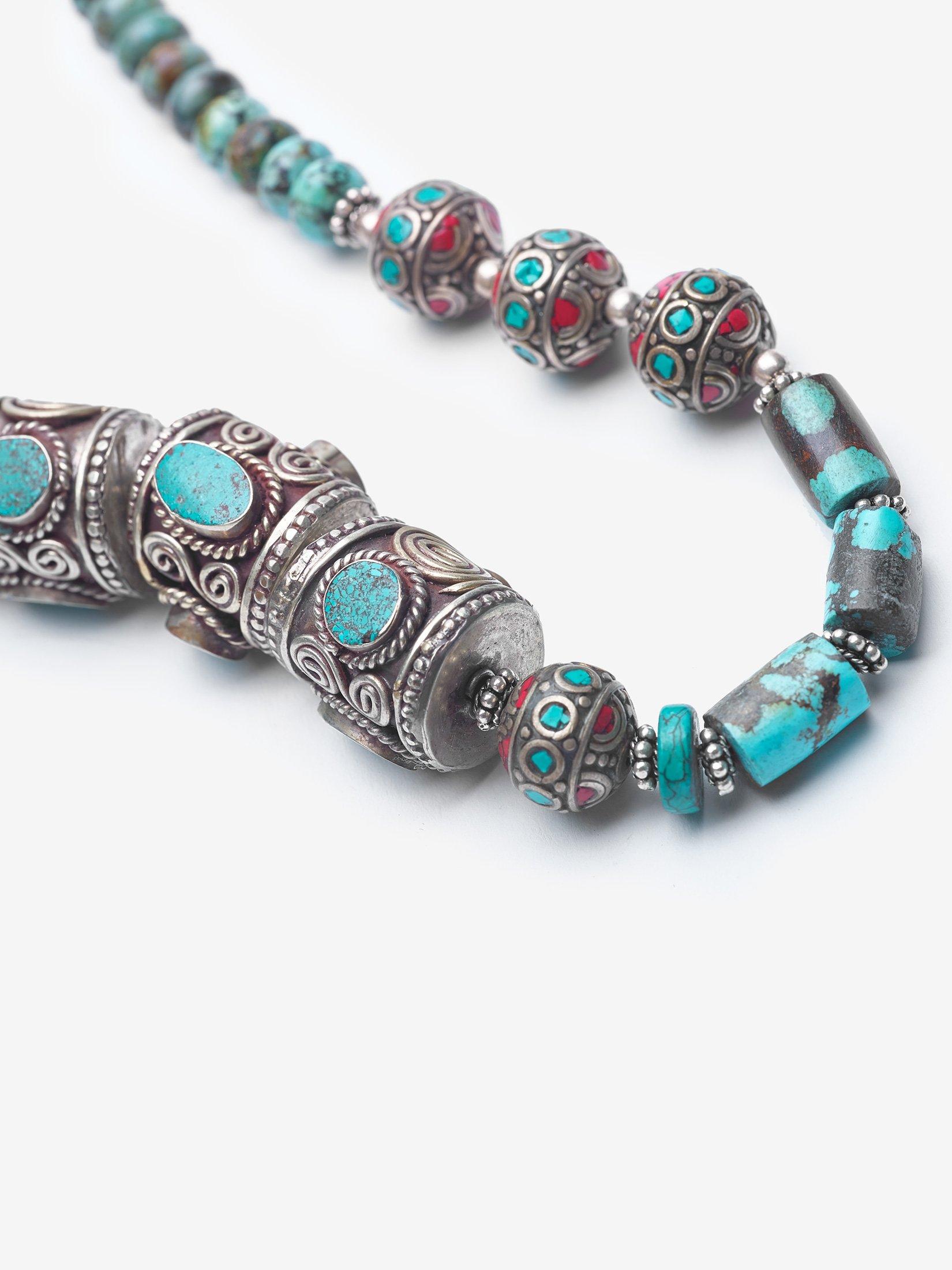 Behind the Jewelry
The unique necklace is crafted from ancient pieces from the Berber tribes outside of Marrakesh. Yamanda means beautiful in Arabic. The necklace is adorned with natural and African turquoise, which is one of the most recognized