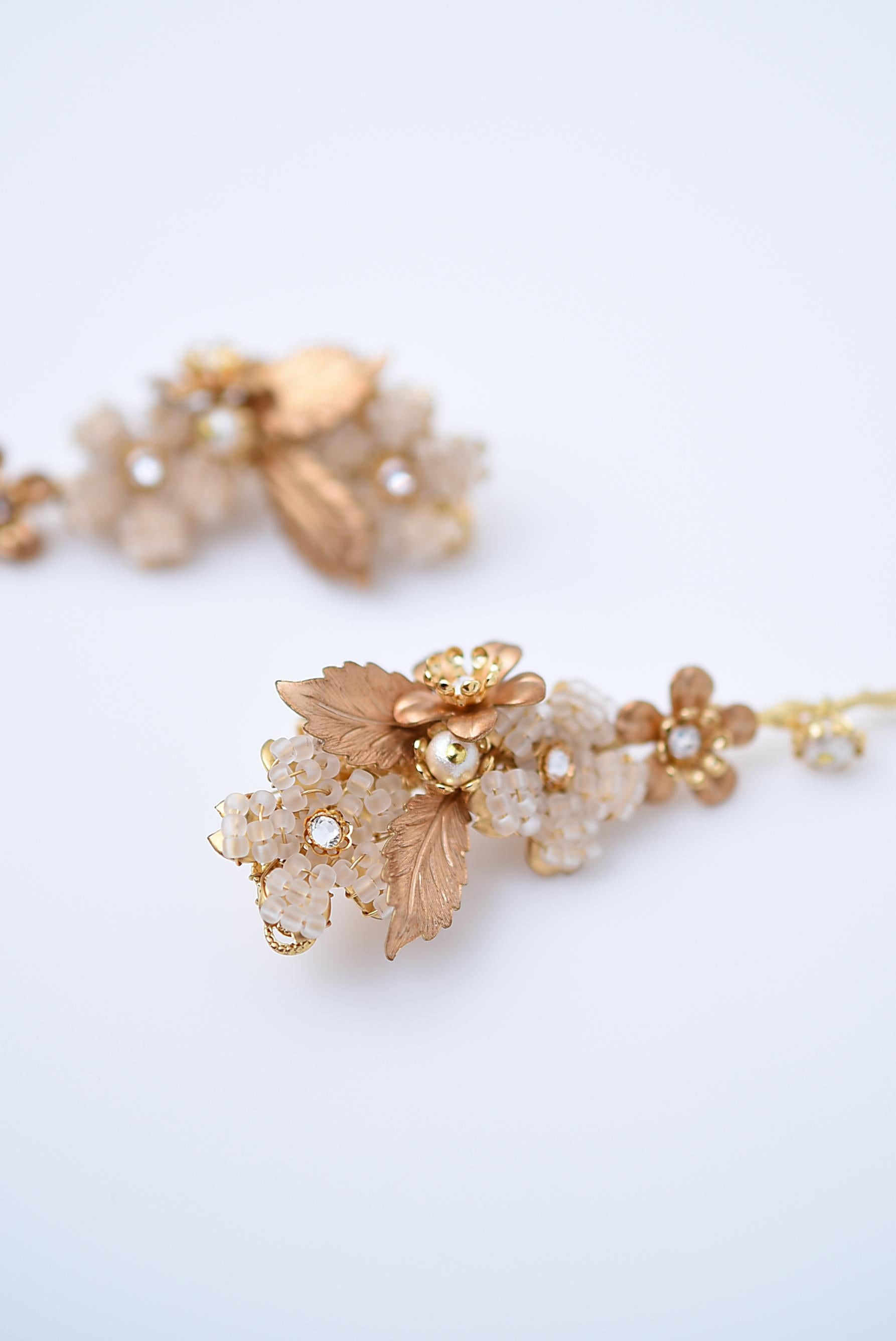 Artisan yamasakura ear clip / vintage jewelry , vintage beads, vintage earring For Sale
