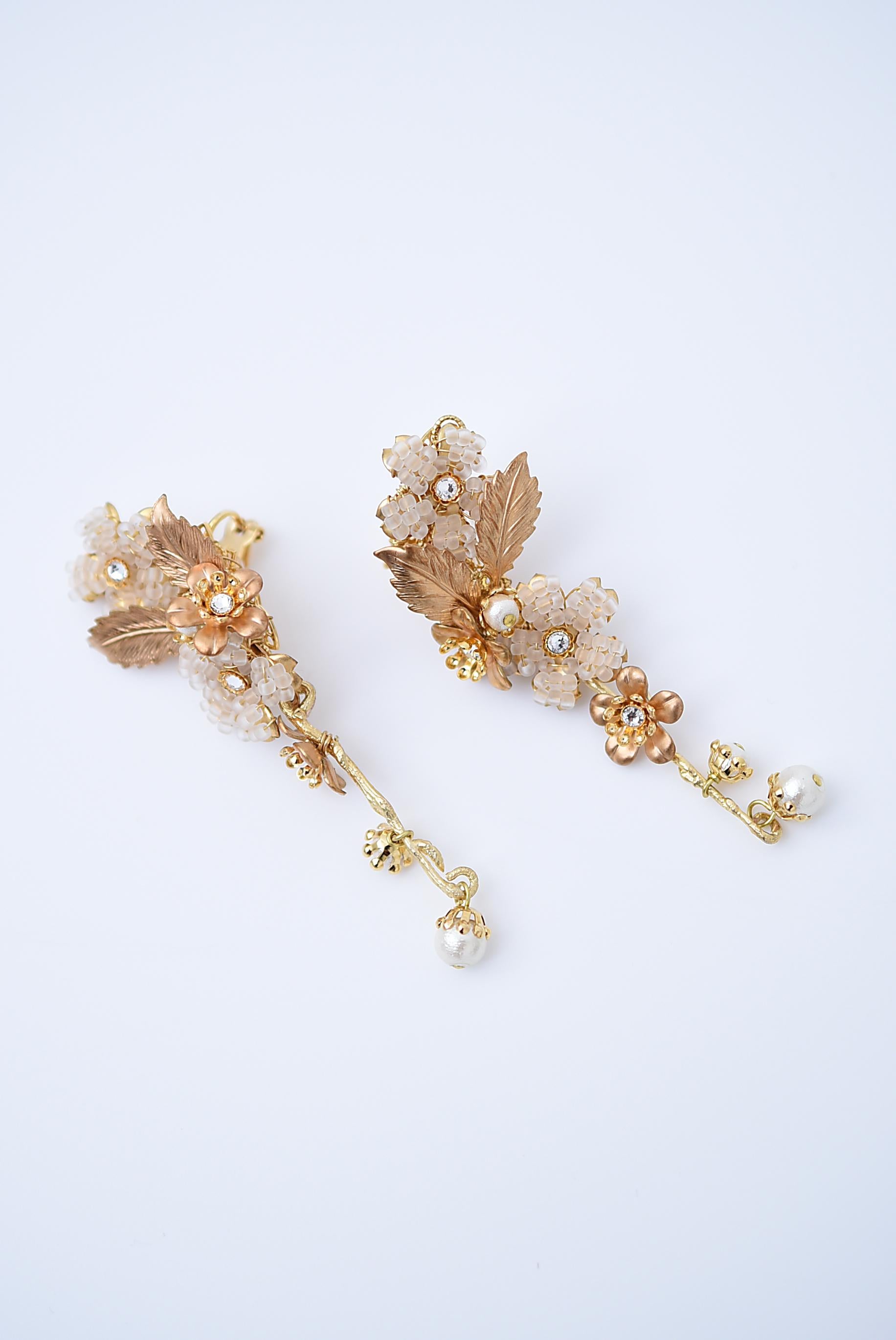 yamasakura ear clip / vintage jewelry , vintage beads, vintage earring For Sale 1
