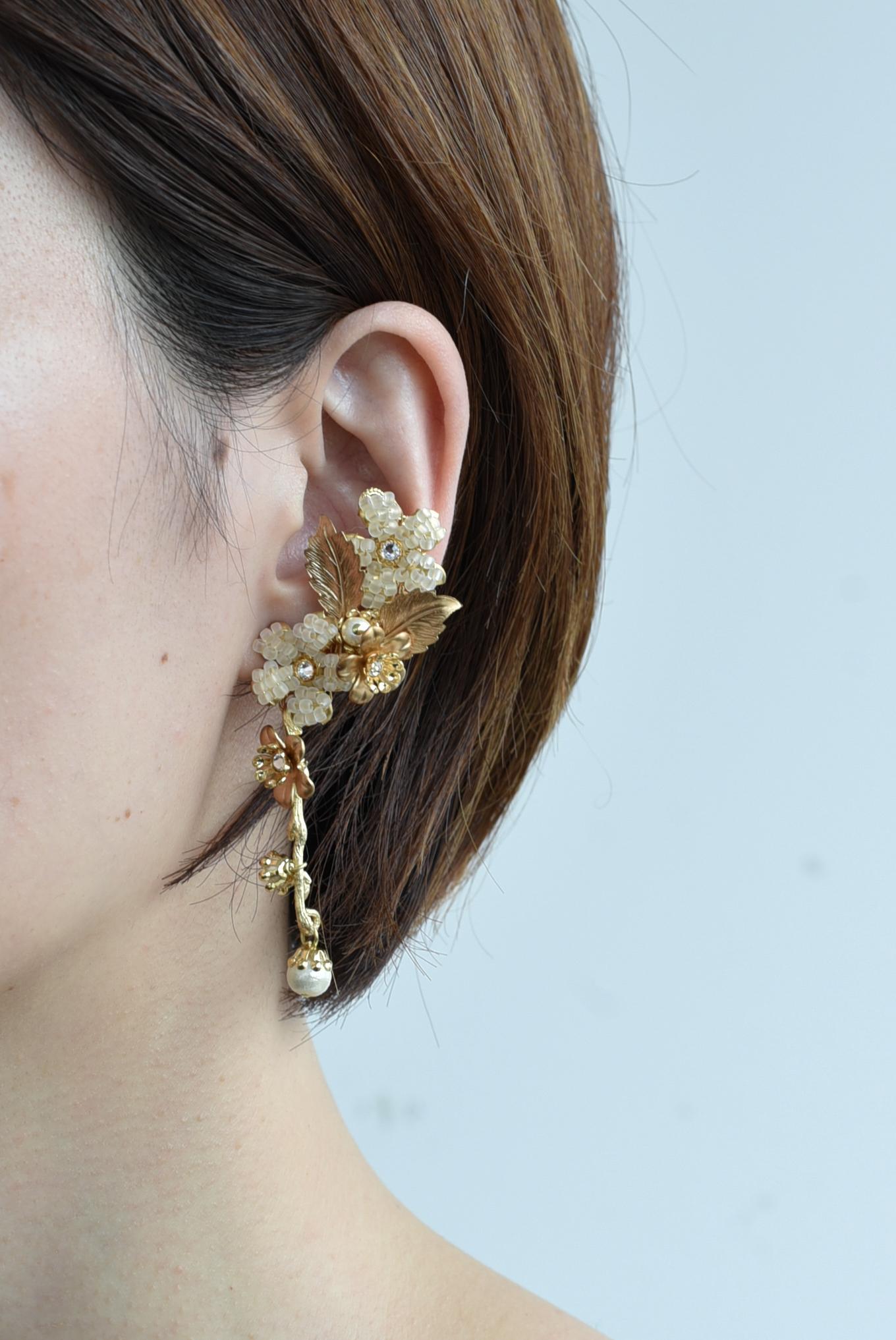 yamasakura ear clip / vintage jewelry , vintage beads, vintage earring For Sale 2