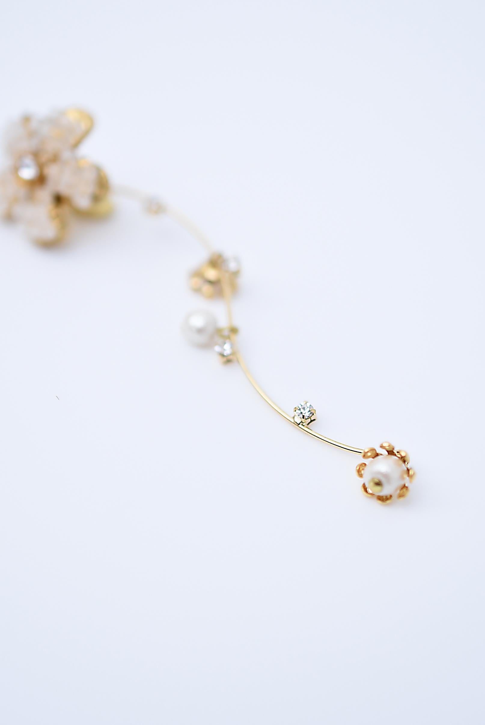Bead yamasakura line earring / vintage jewelry , vintage beads, vintage earring For Sale