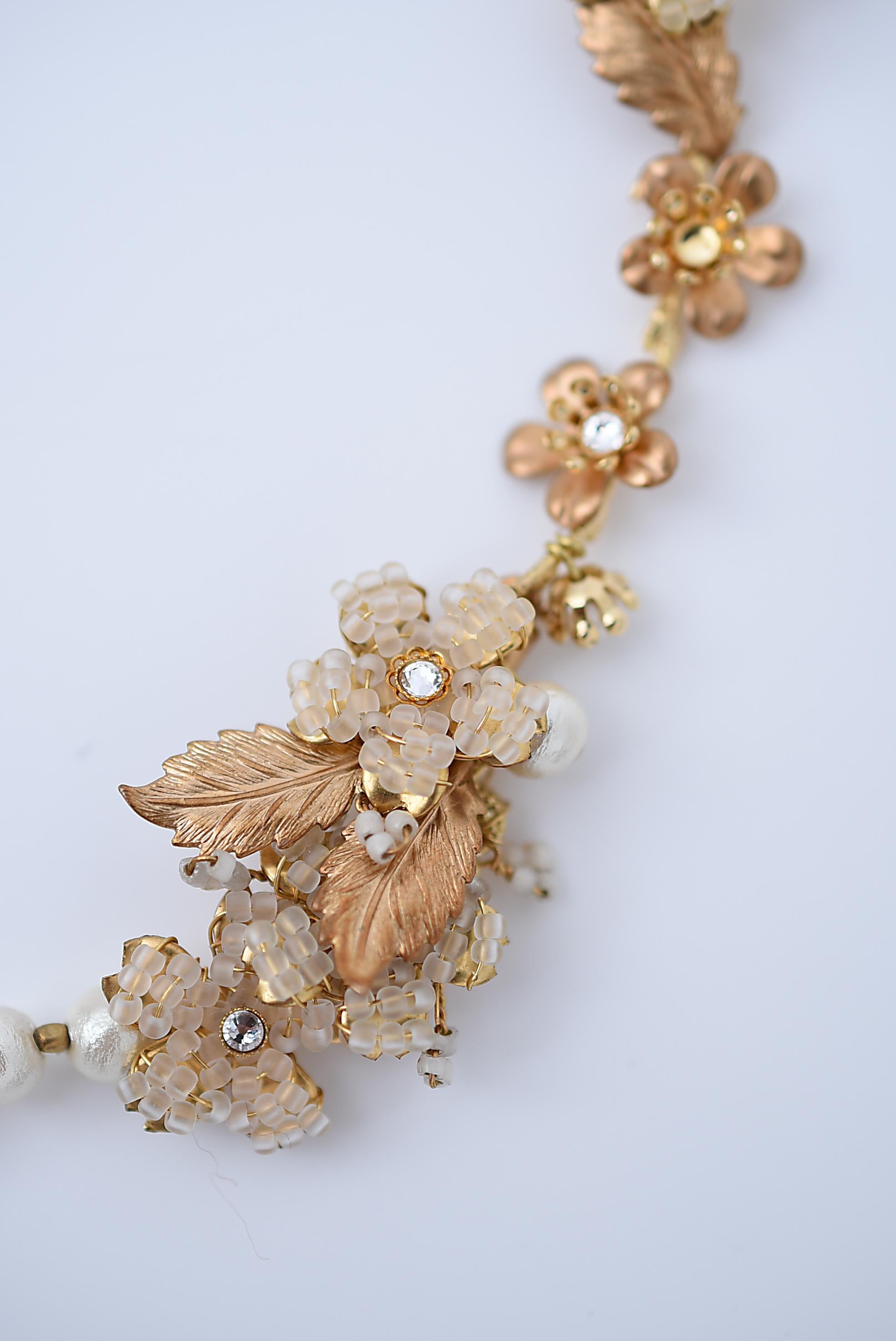 Women's yamasakura short necklace / vintage jewelry , vintage beads, vintage necklace For Sale