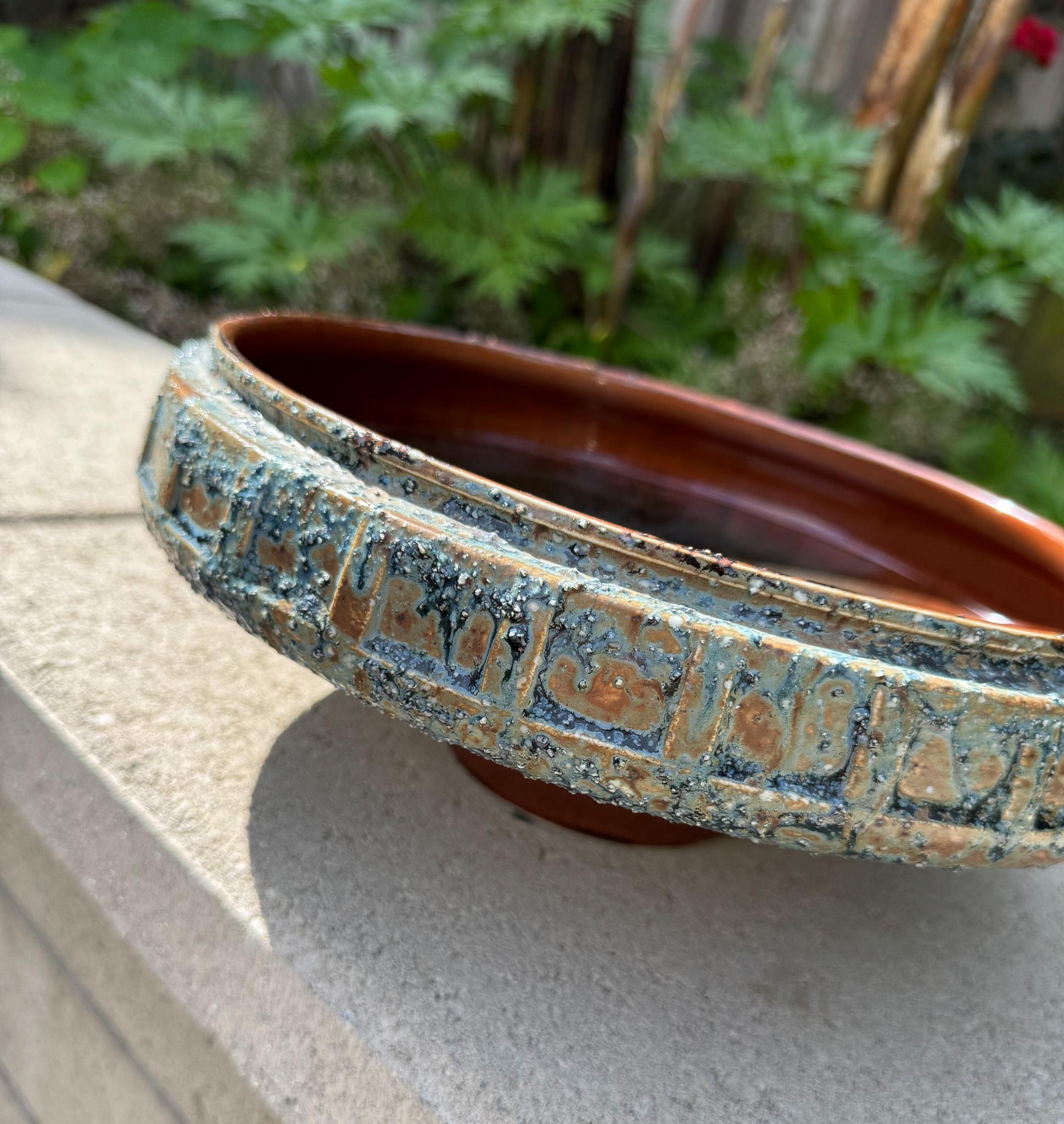 Japonais Jardinière en céramique Ikebana à glaçure lave moderniste de Yamasan, Japon, vers 1960 en vente